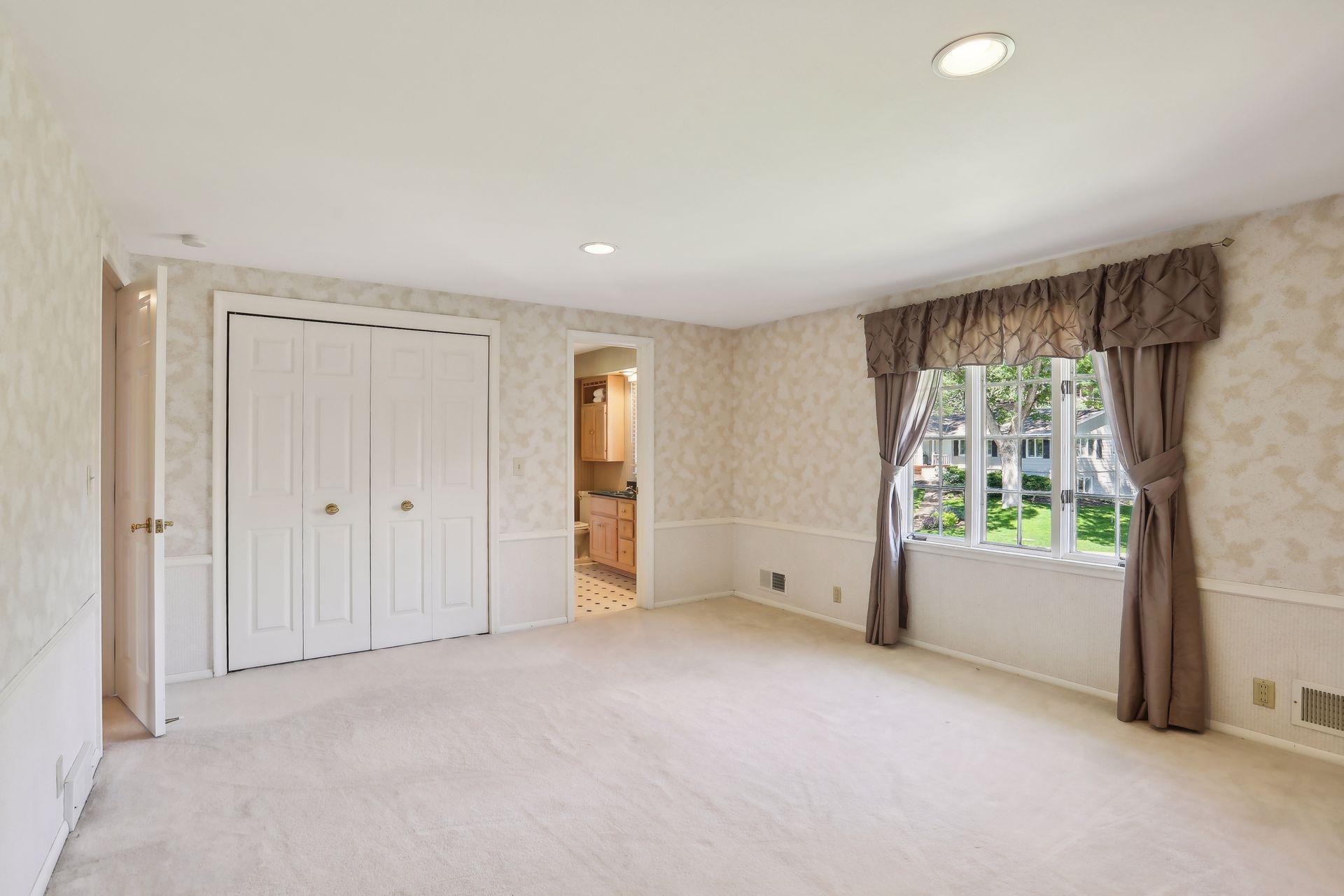 5637 Interlachen Circle