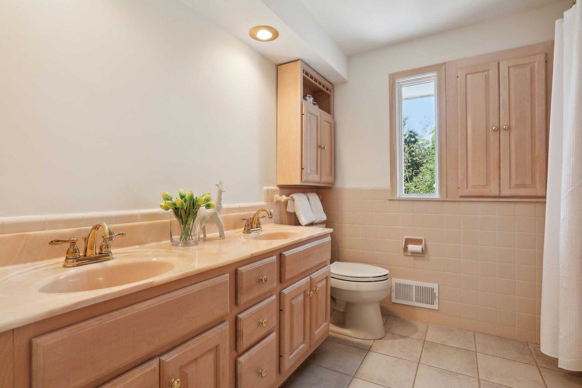 5637 Interlachen Circle