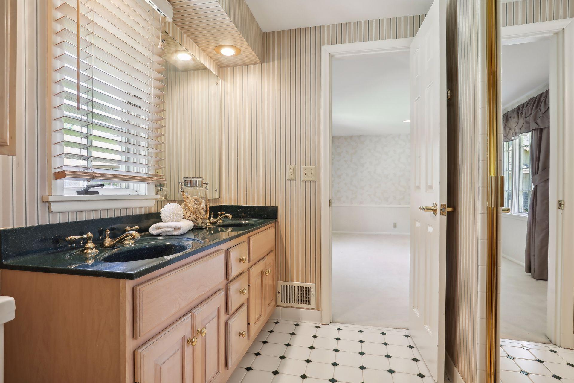 5637 Interlachen Circle