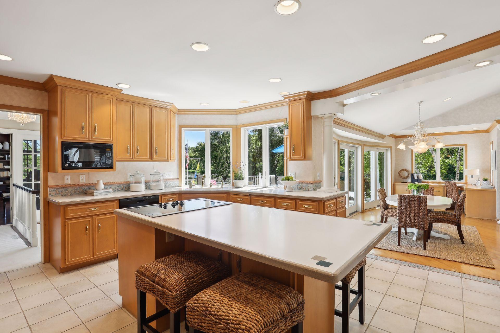 5637 Interlachen Circle