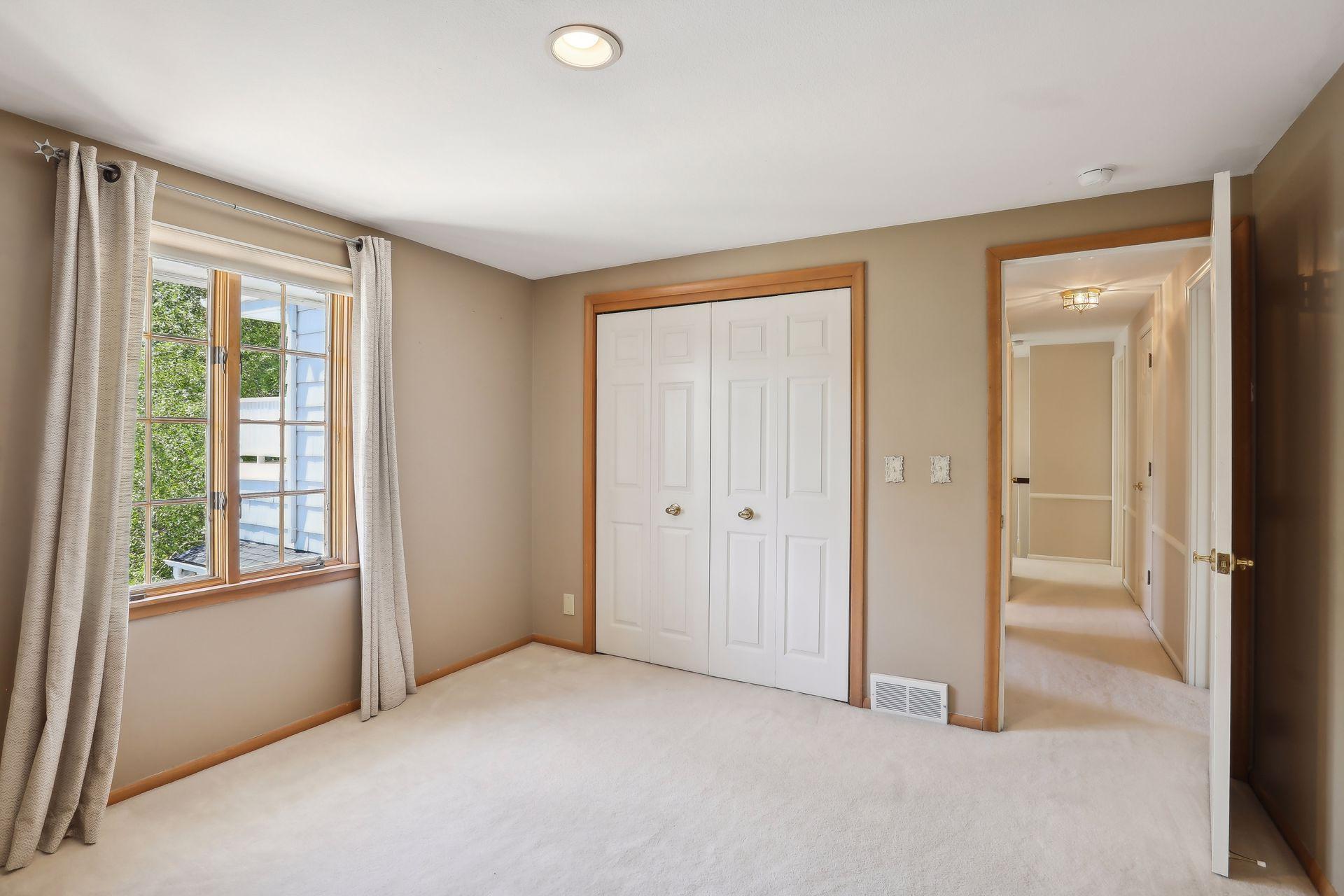 5637 Interlachen Circle