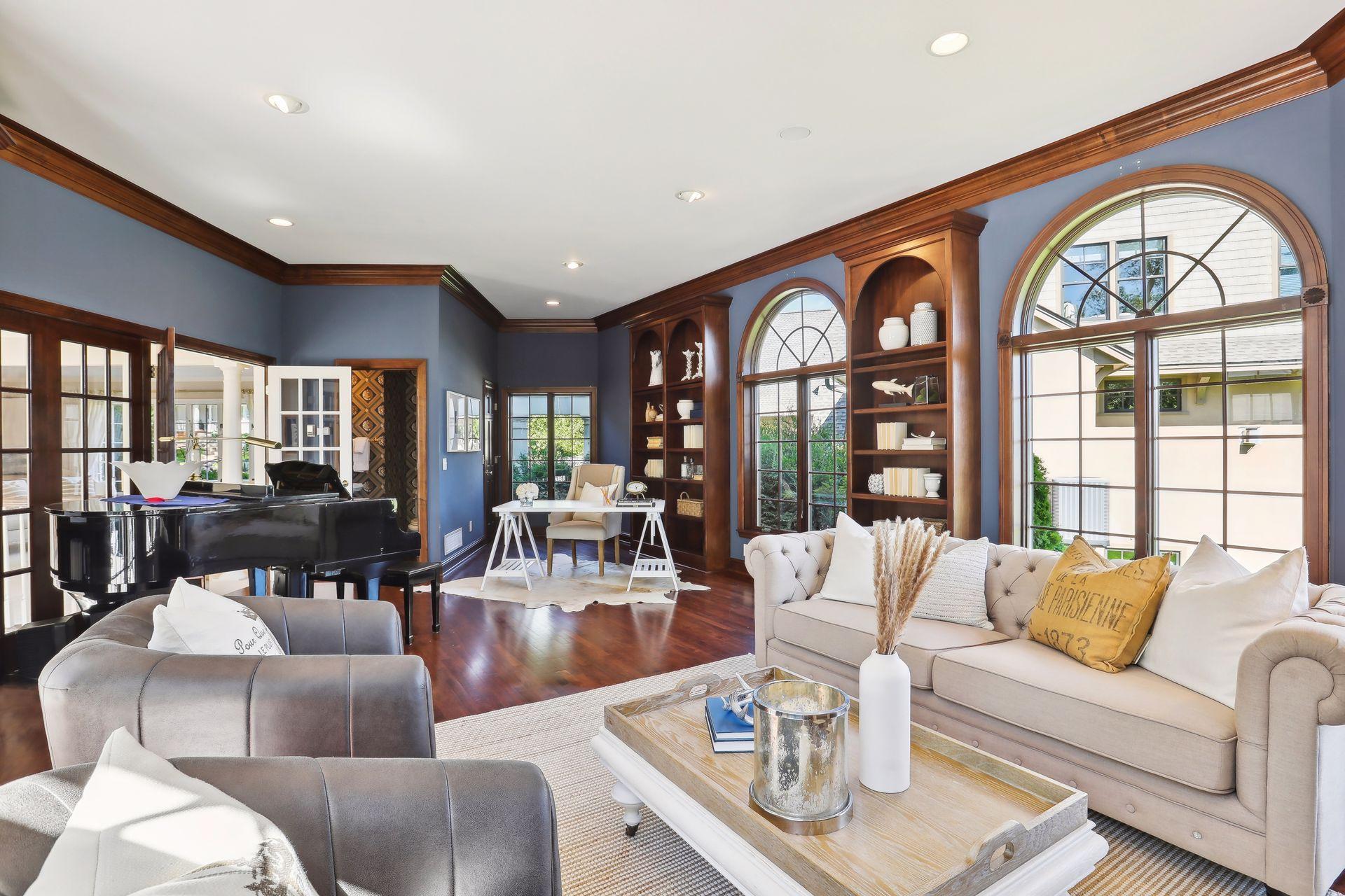 5637 Interlachen Circle