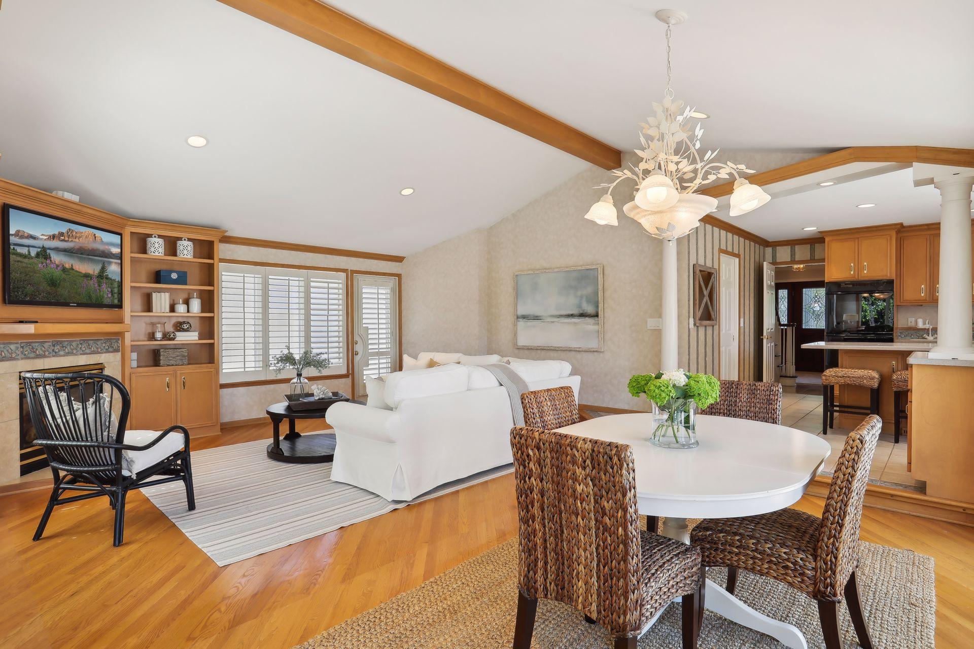 5637 Interlachen Circle