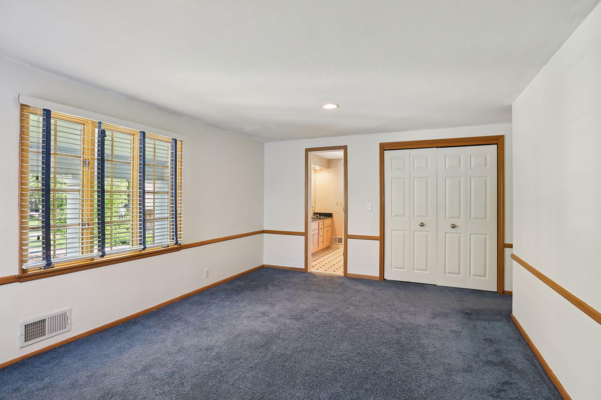 5637 Interlachen Circle