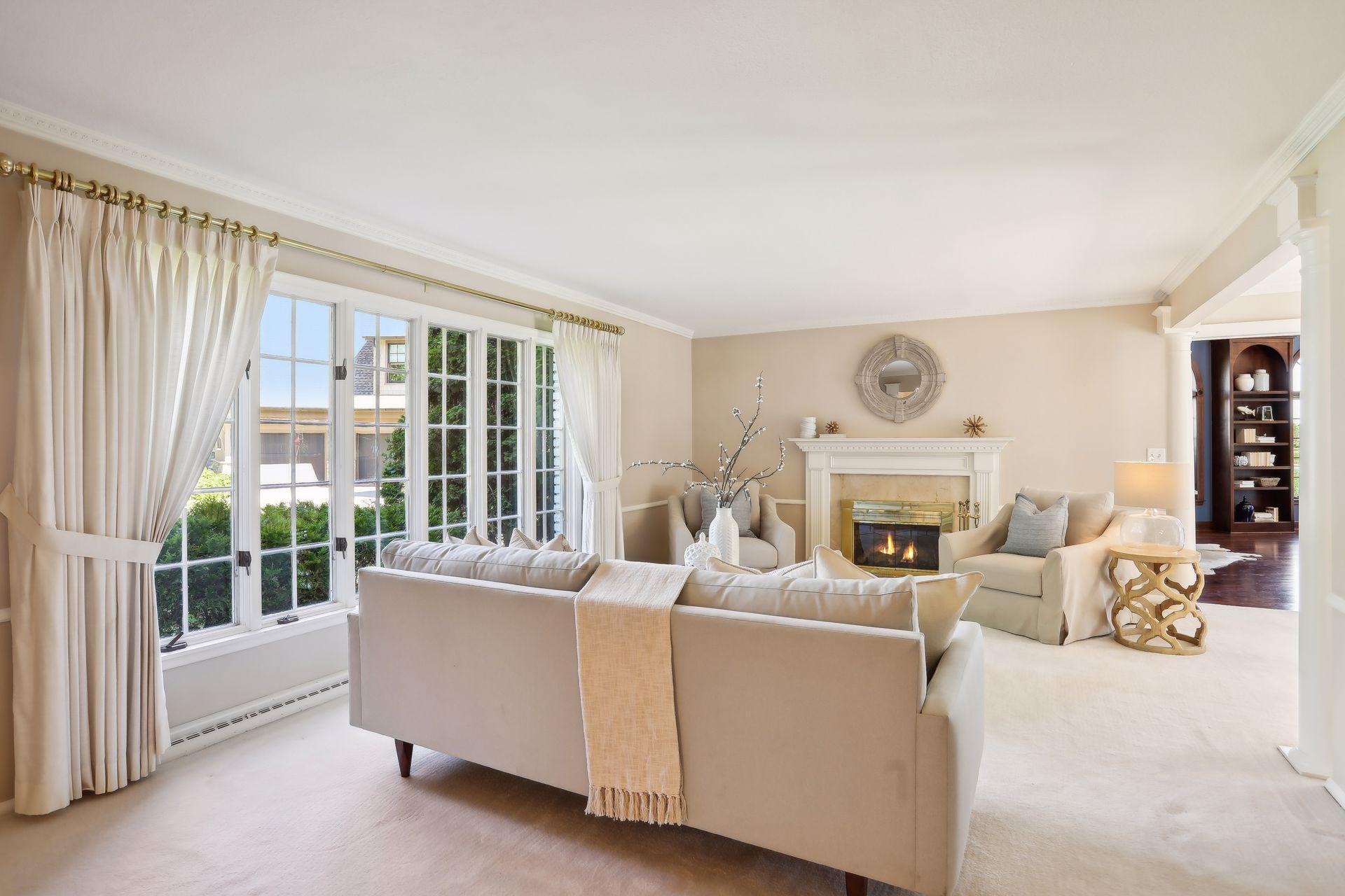 5637 Interlachen Circle