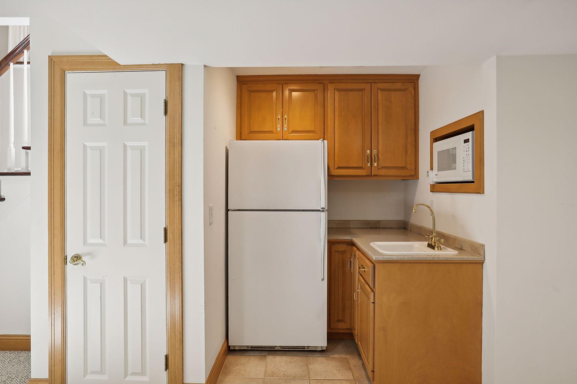 5637 Interlachen Circle