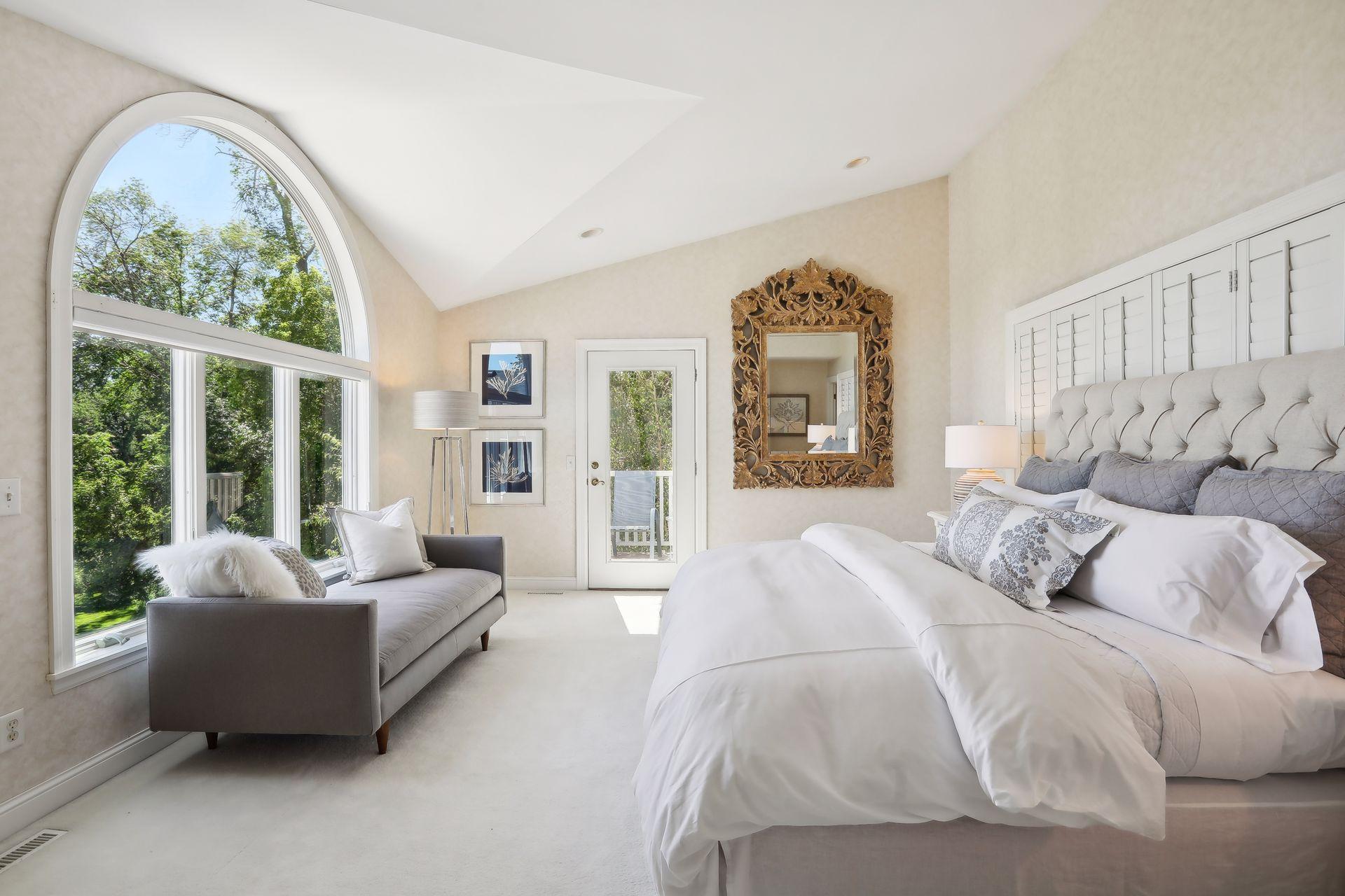 5637 Interlachen Circle