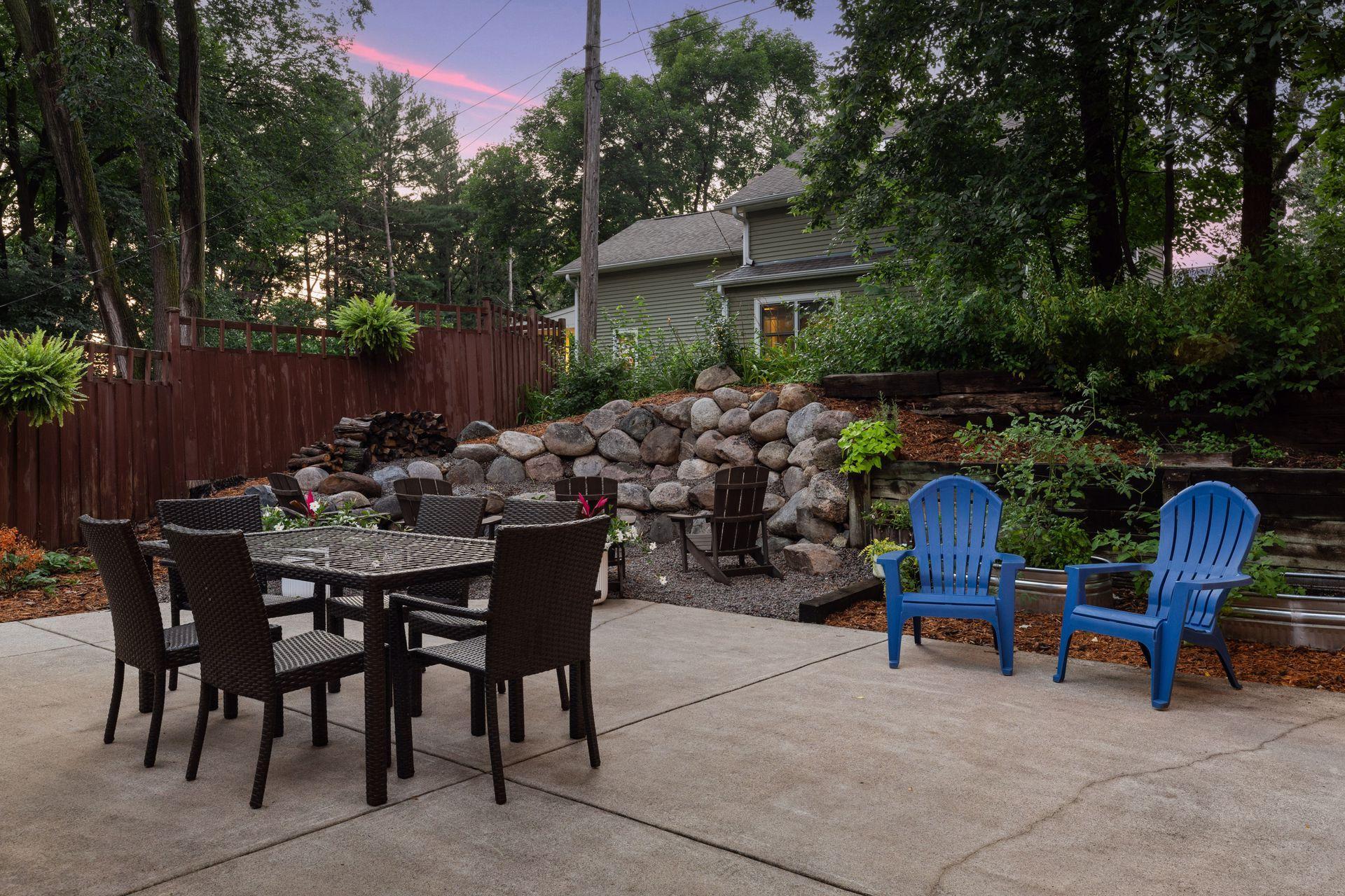 6216 Meadowbrook Boulevard