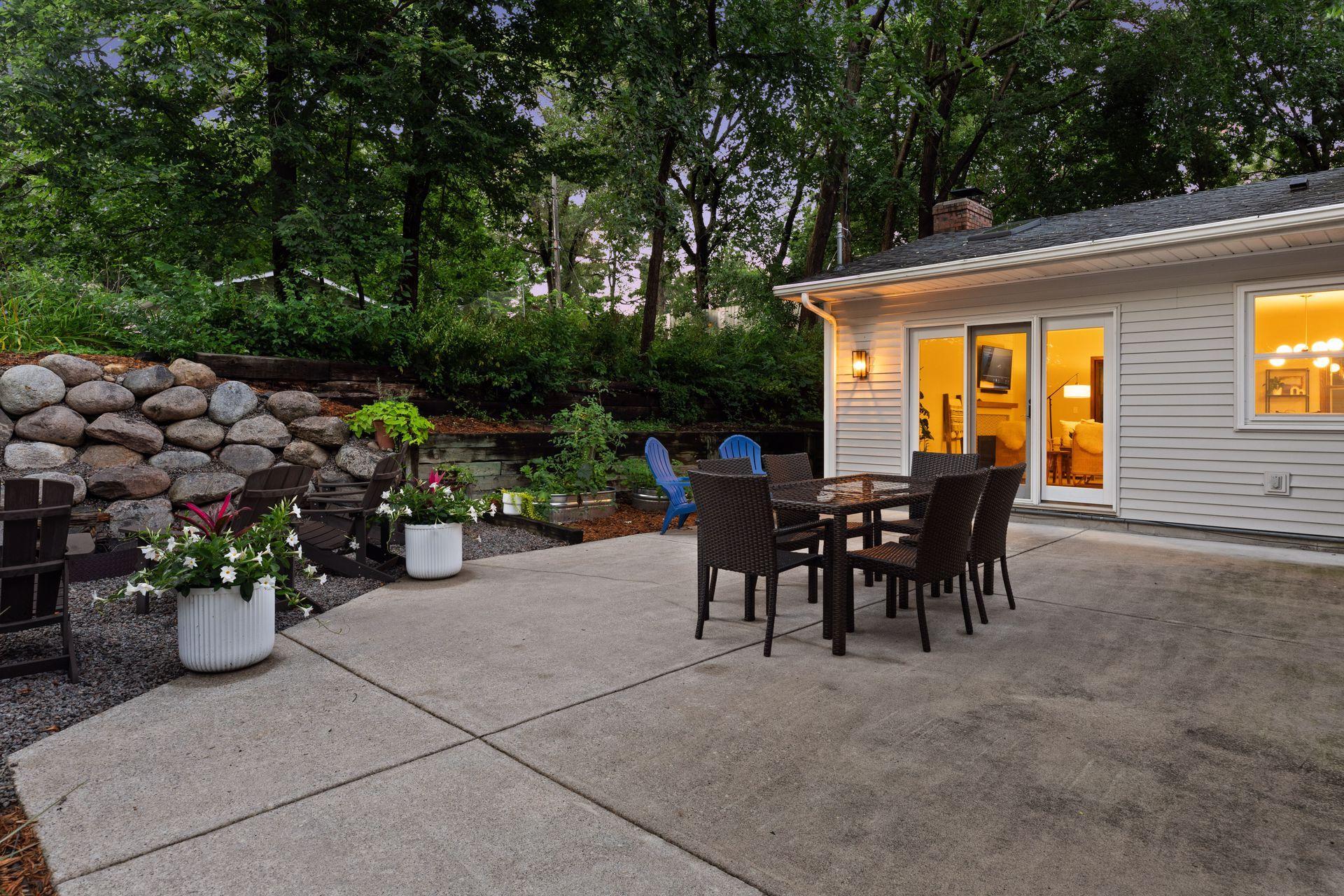 6216 Meadowbrook Boulevard