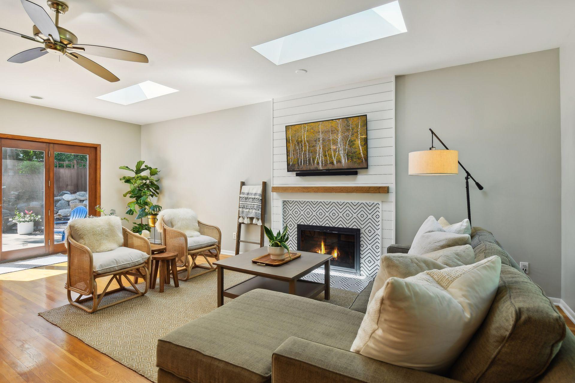 6216 Meadowbrook Boulevard