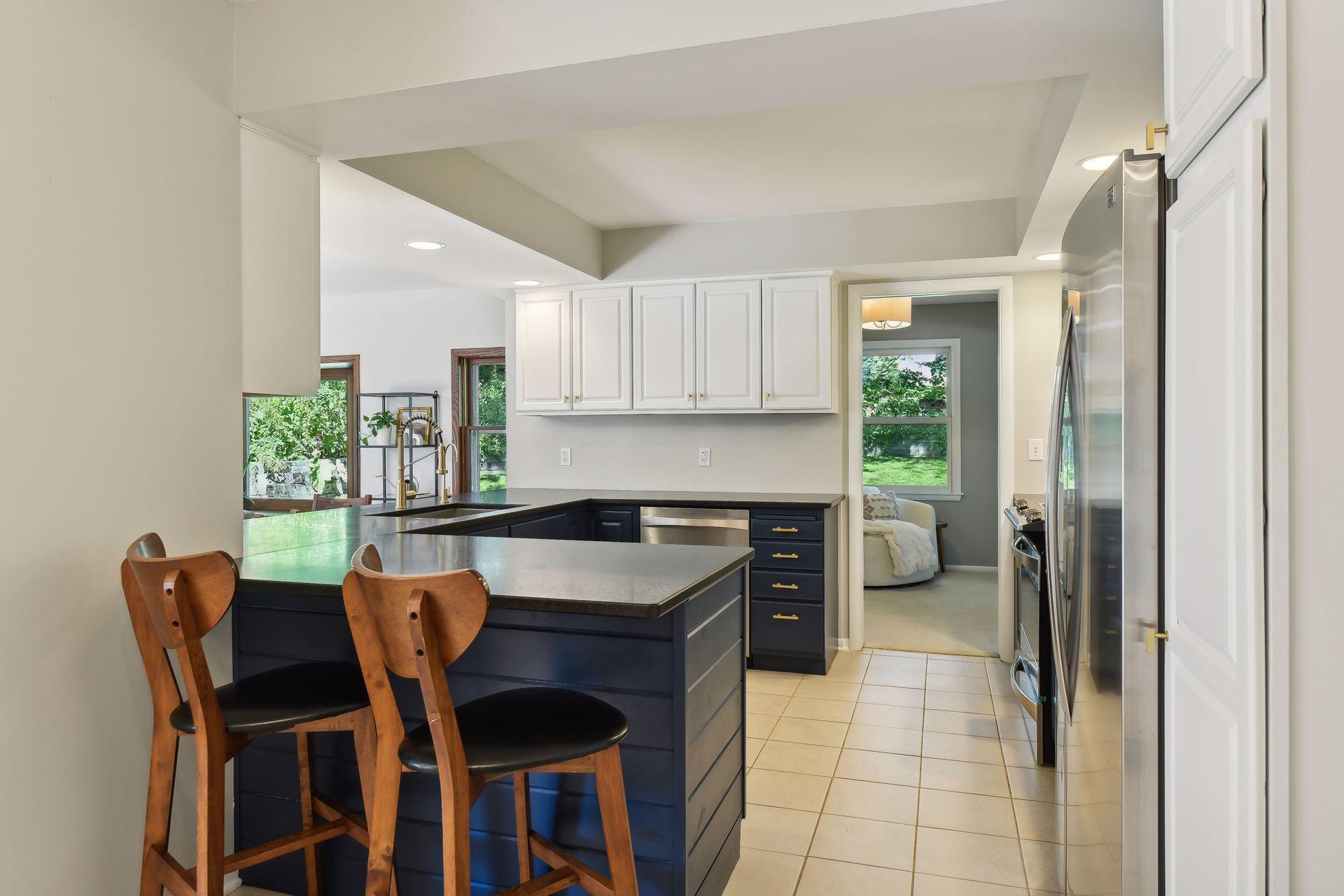 6216 Meadowbrook Boulevard