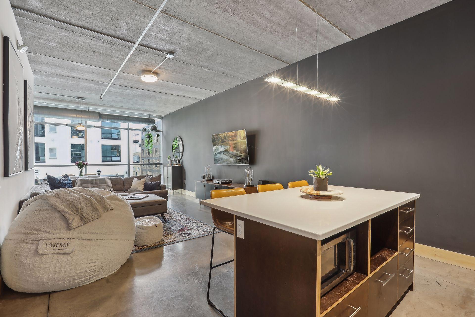 345 6th Avenue N Unit: 201