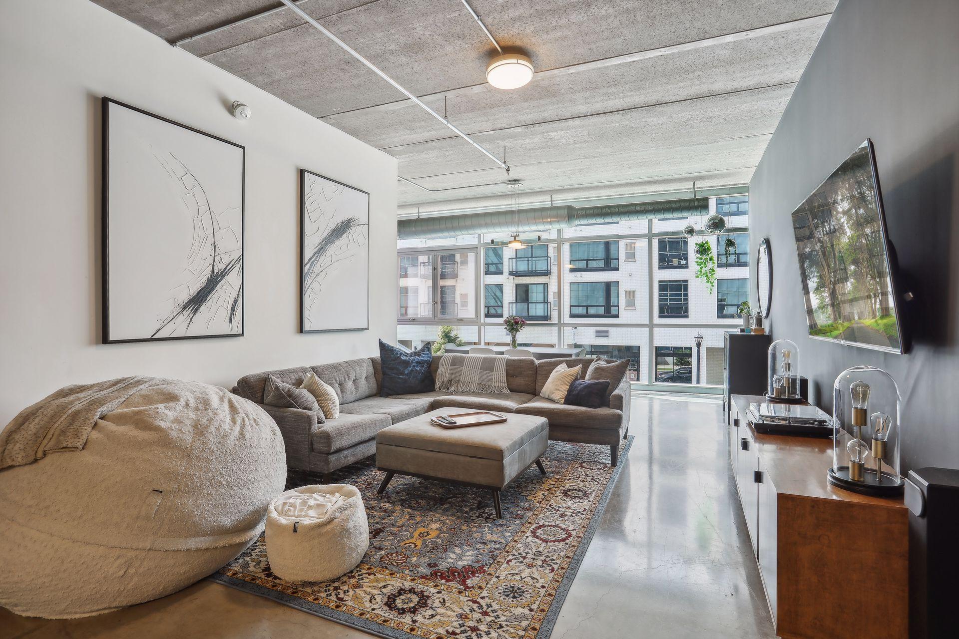 345 6th Avenue N Unit: 201
