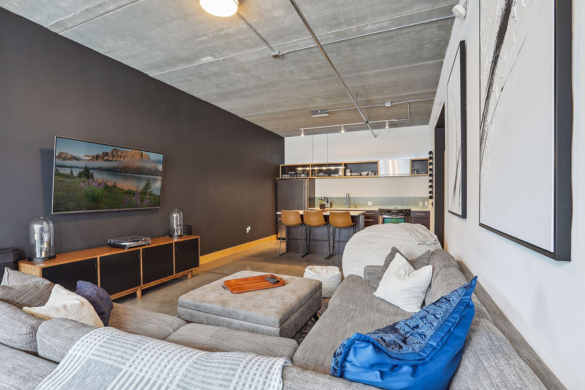 345 6th Avenue N Unit: 201