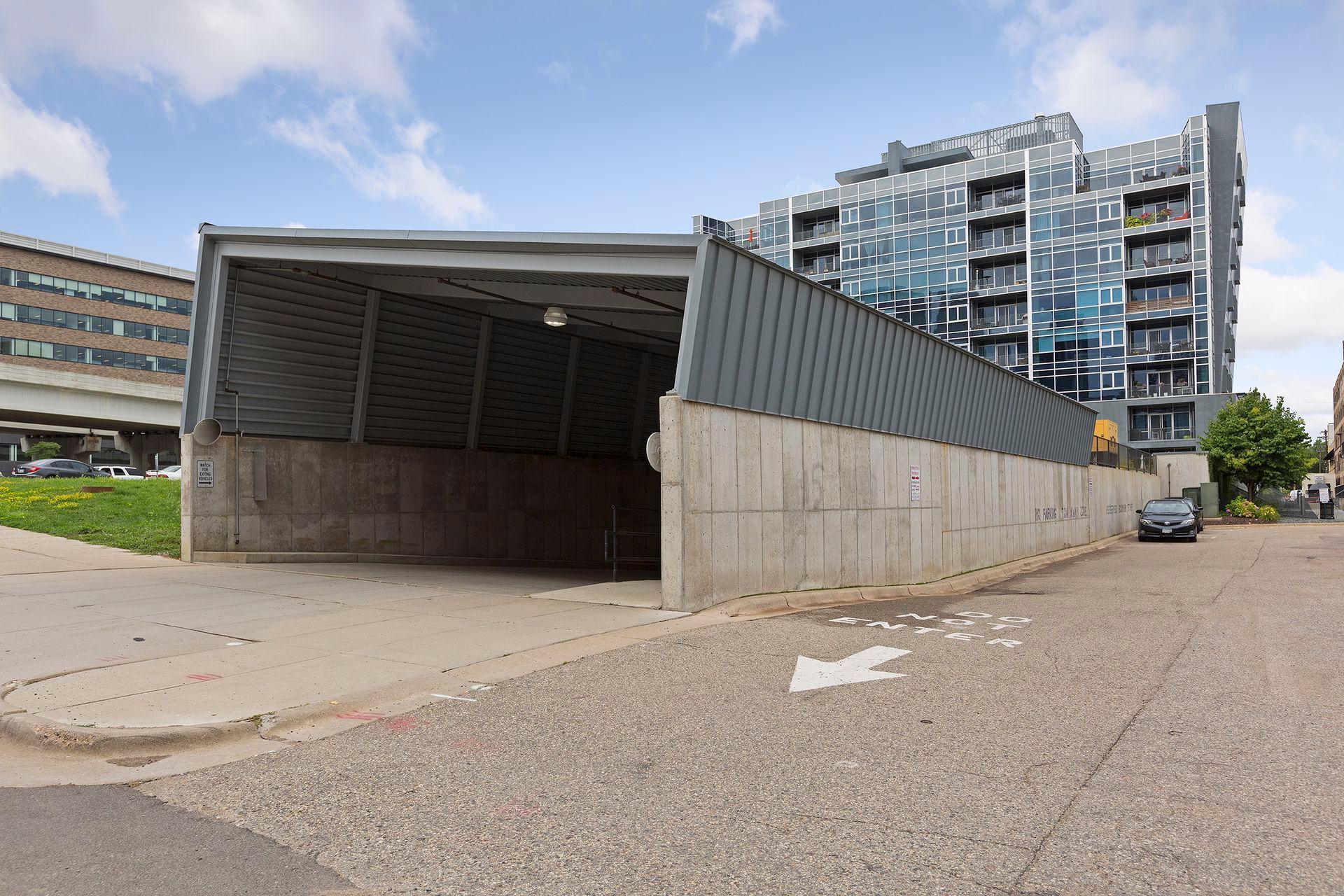 345 6th Avenue N Unit: 201