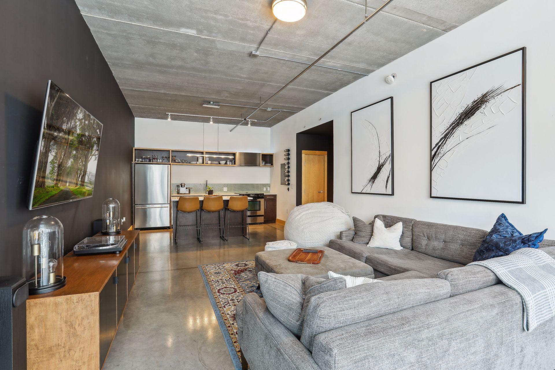 345 6th Avenue N Unit: 201