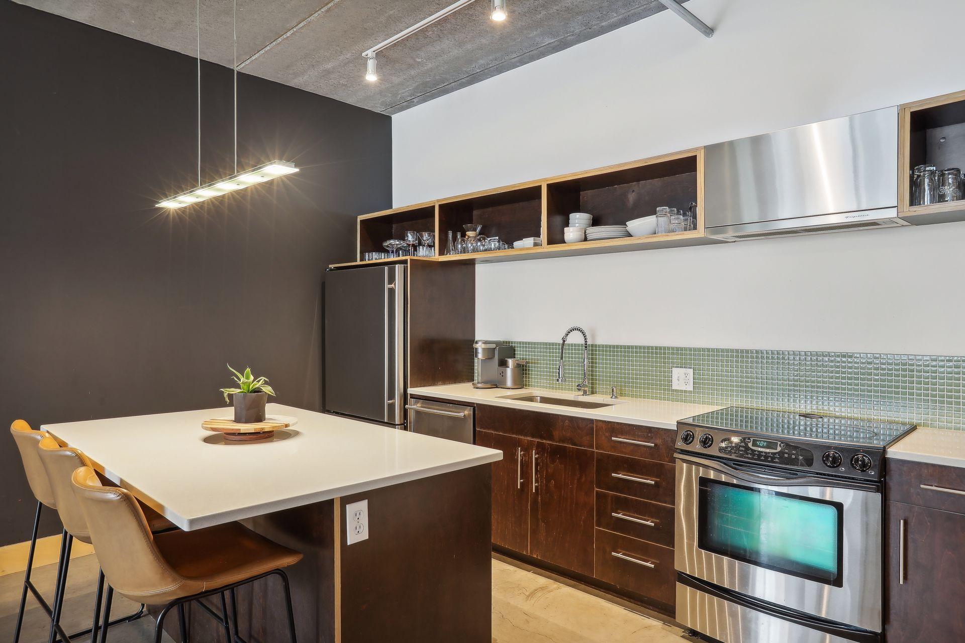 345 6th Avenue N Unit: 201