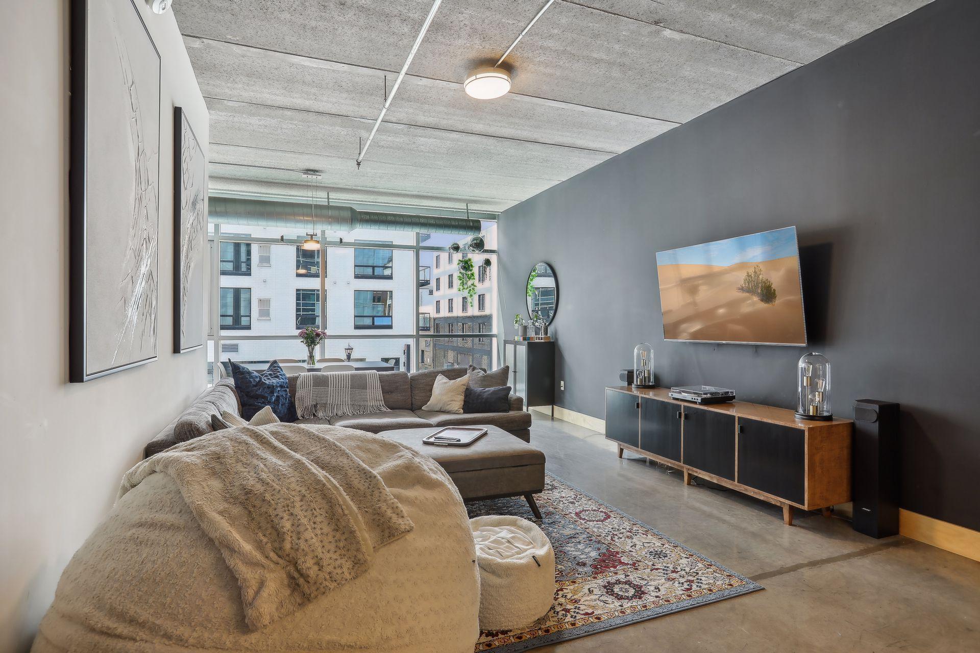 345 6th Avenue N Unit: 201