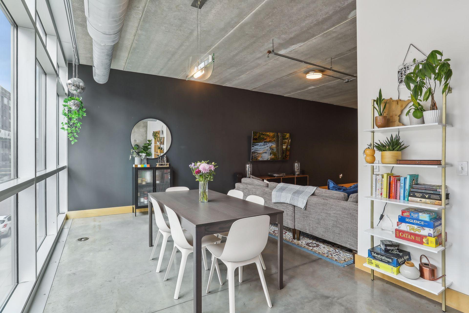 345 6th Avenue N Unit: 201