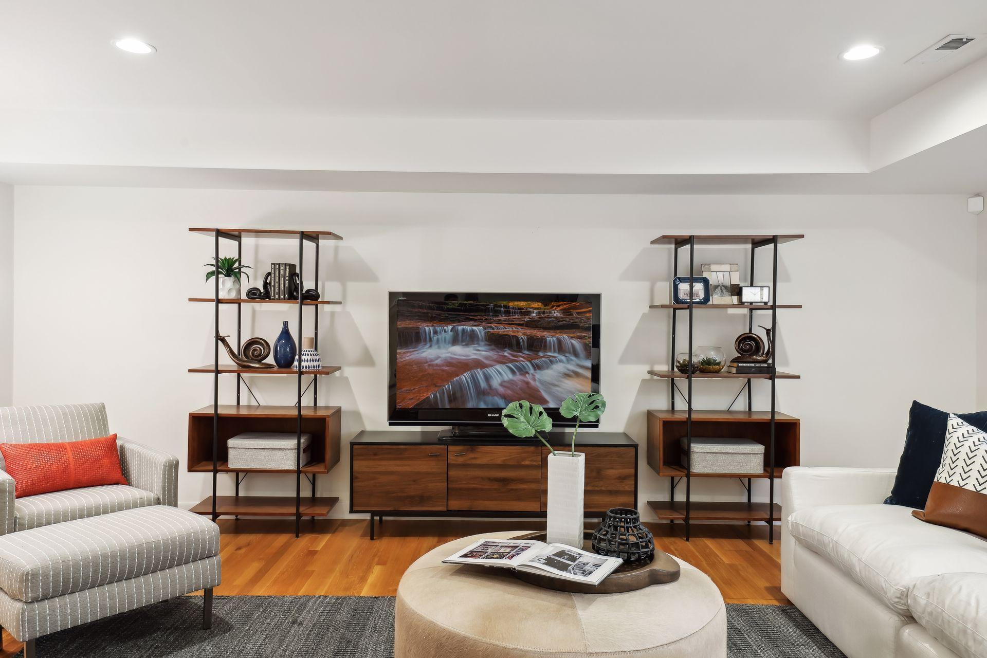 3433 Saint Paul Avenue