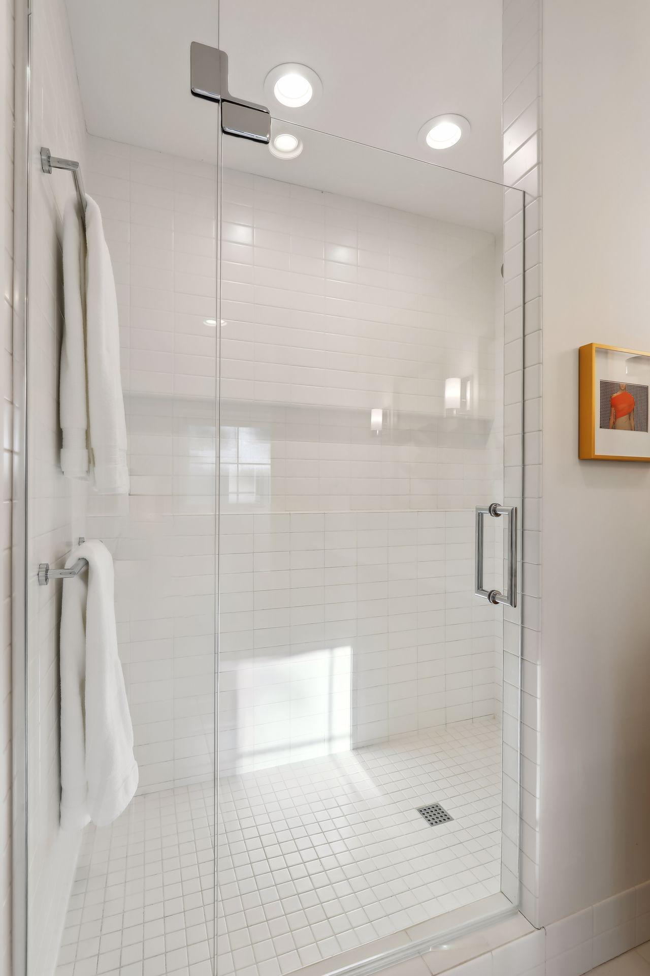 3433 Saint Paul Avenue