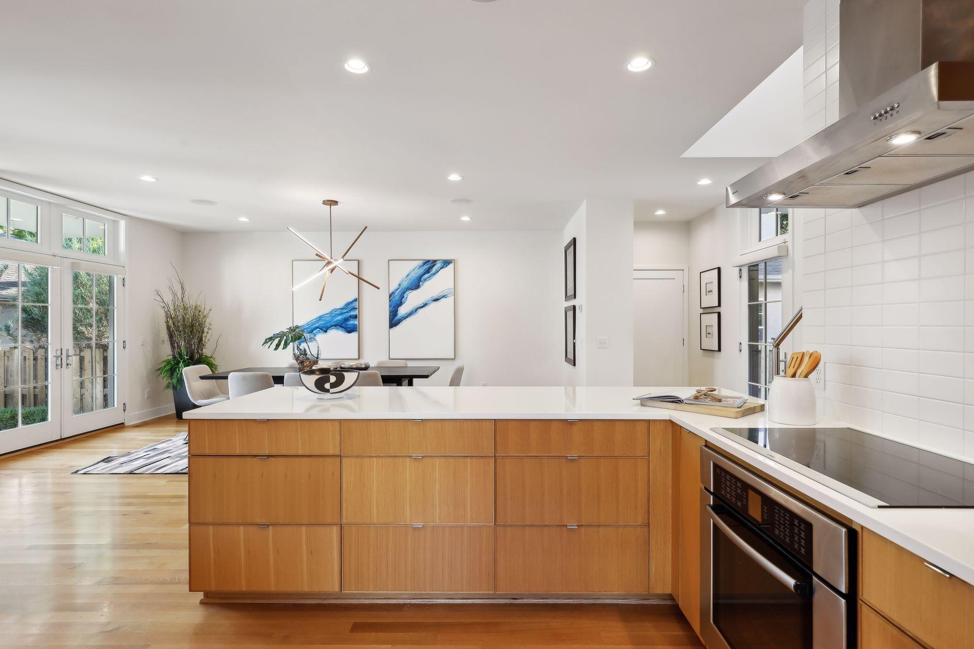 3433 Saint Paul Avenue