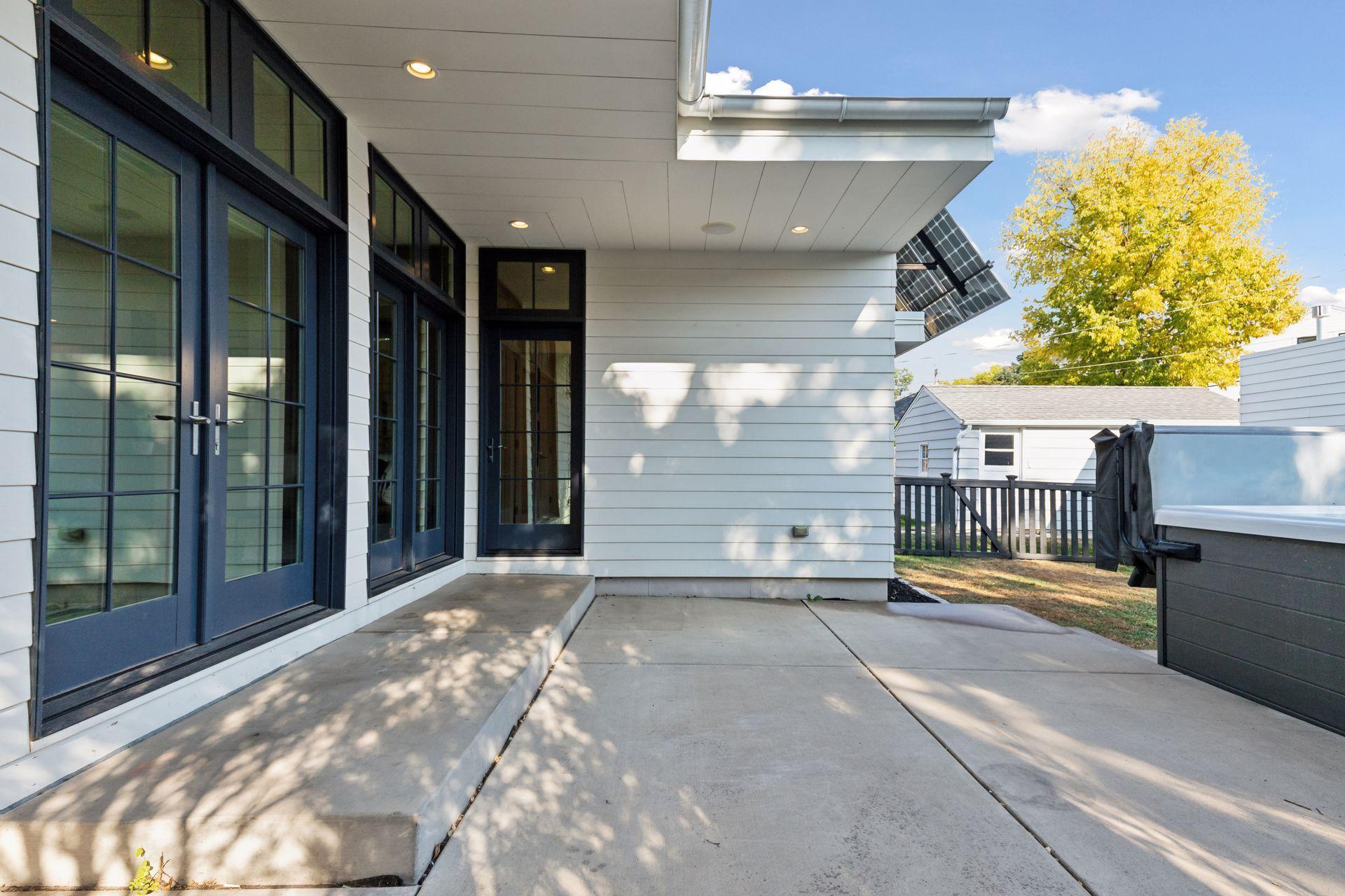 3433 Saint Paul Avenue