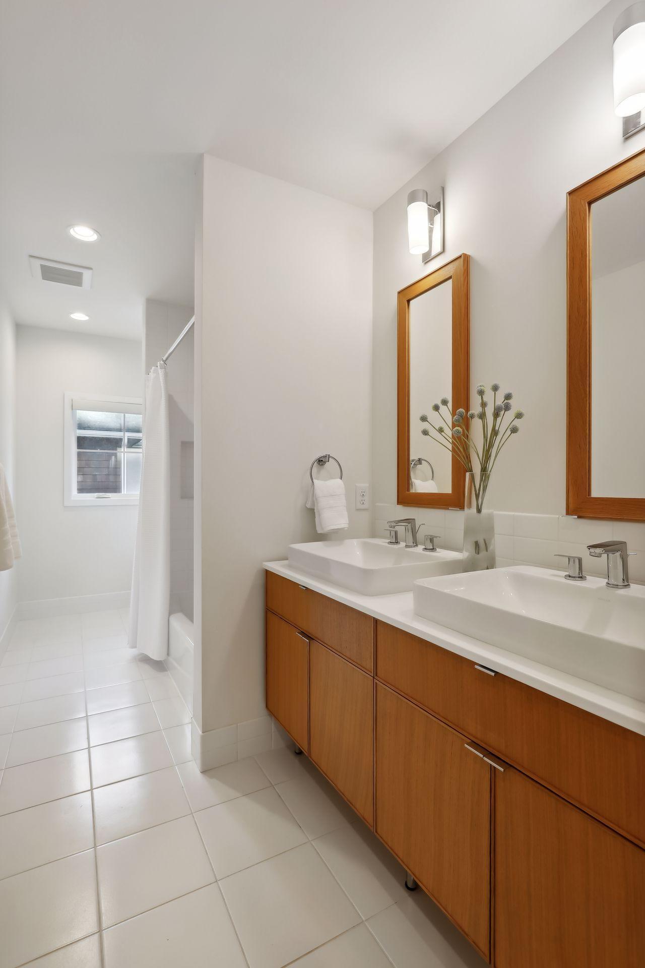 3433 Saint Paul Avenue