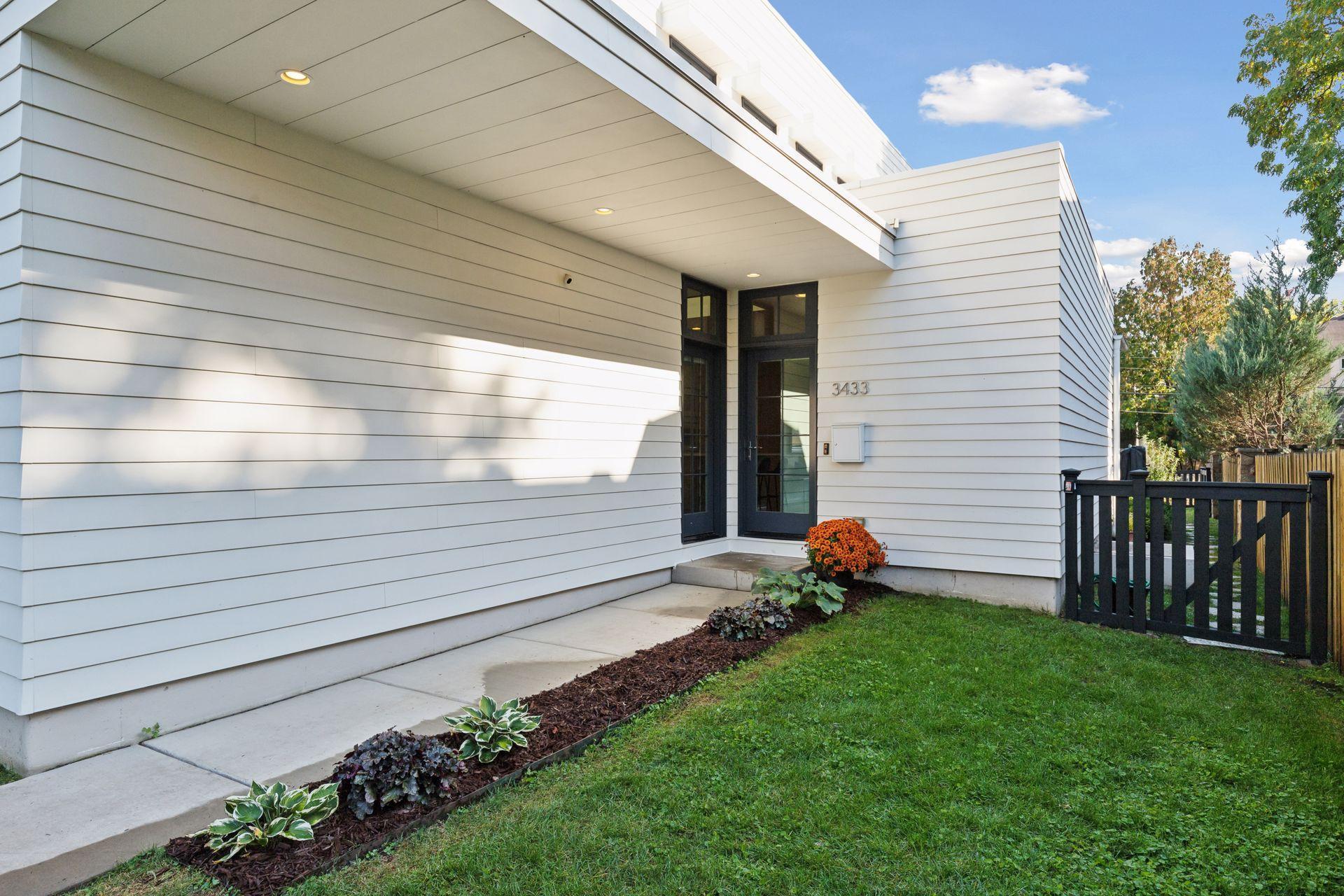 3433 Saint Paul Avenue