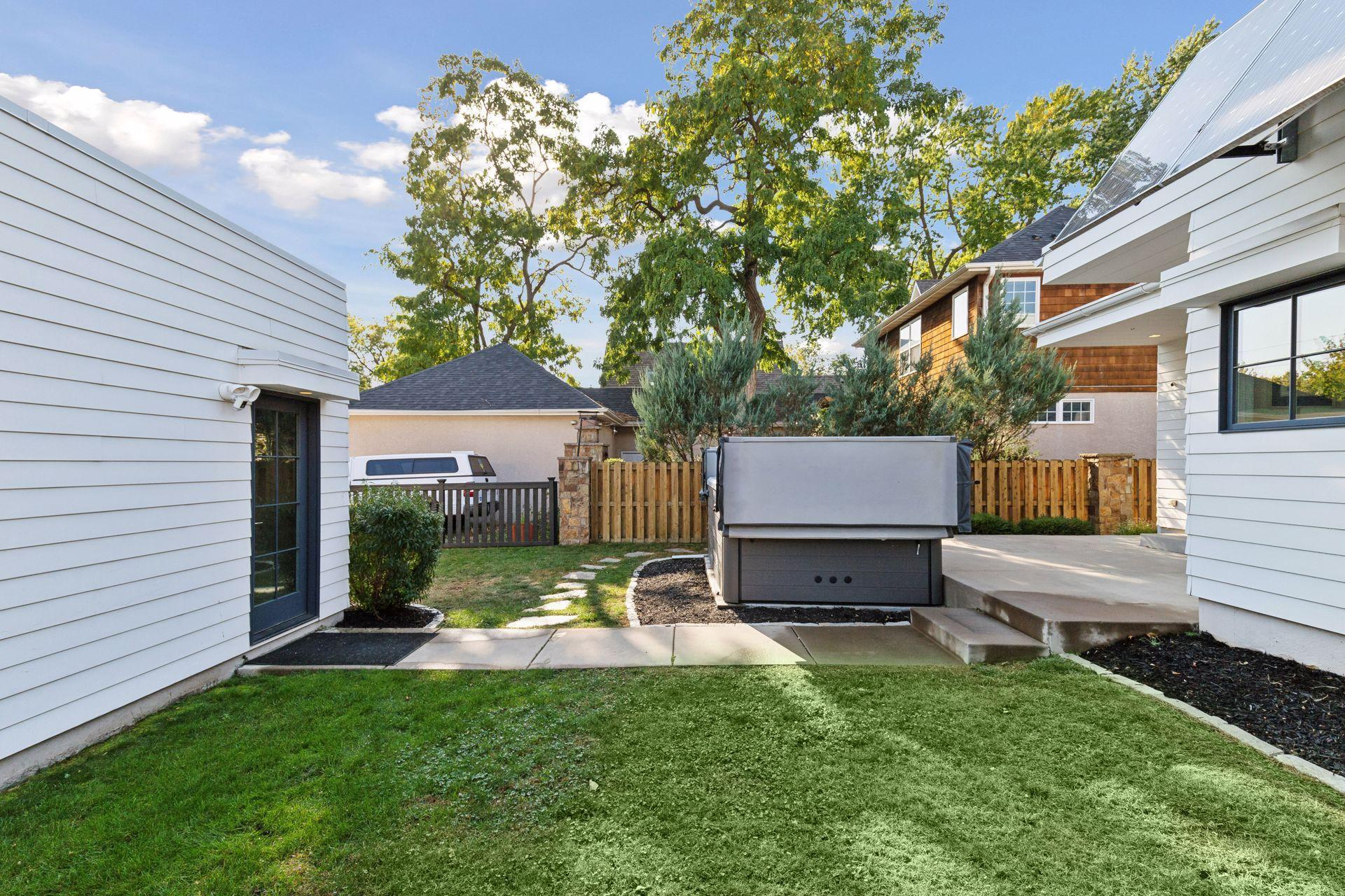 3433 Saint Paul Avenue