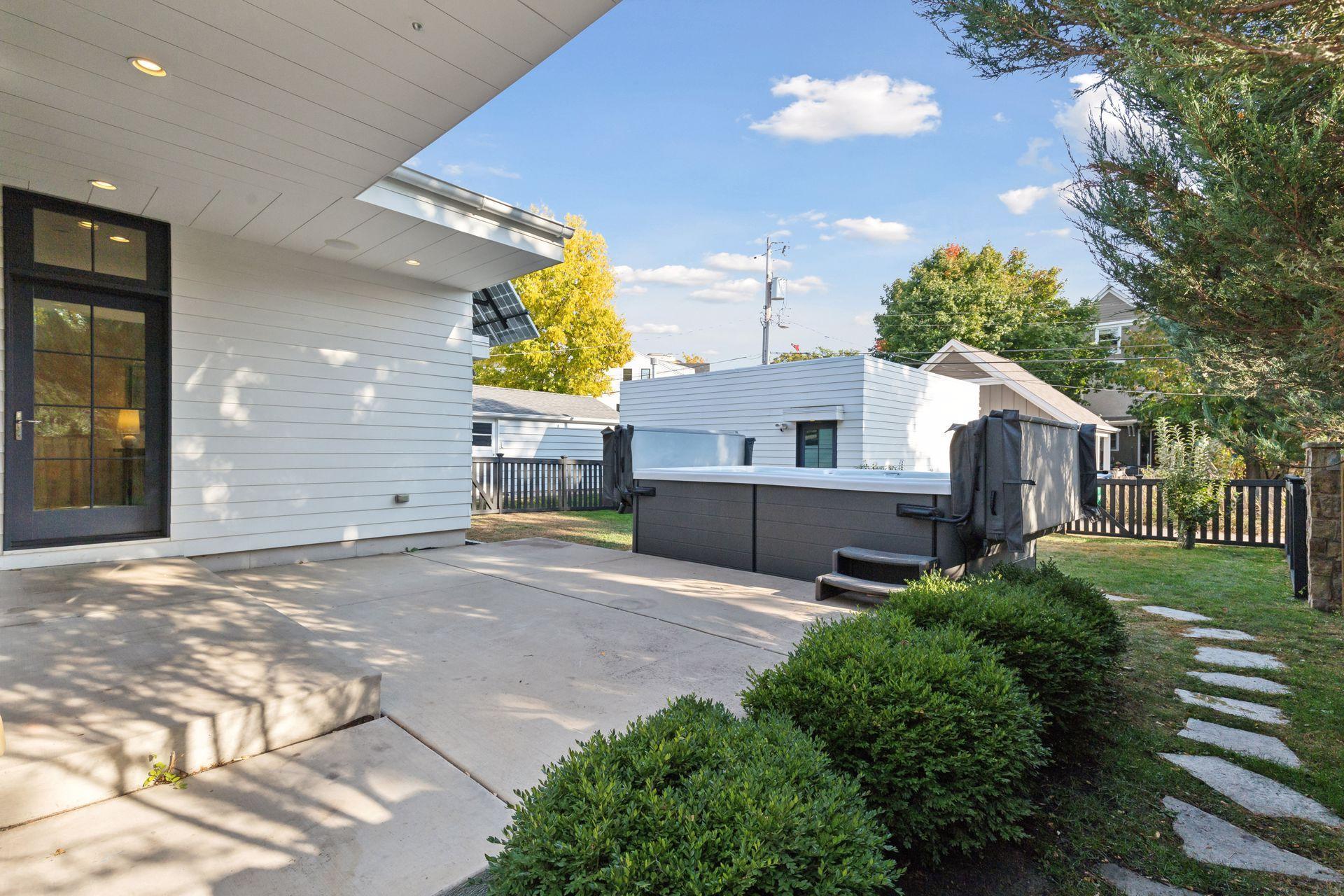 3433 Saint Paul Avenue