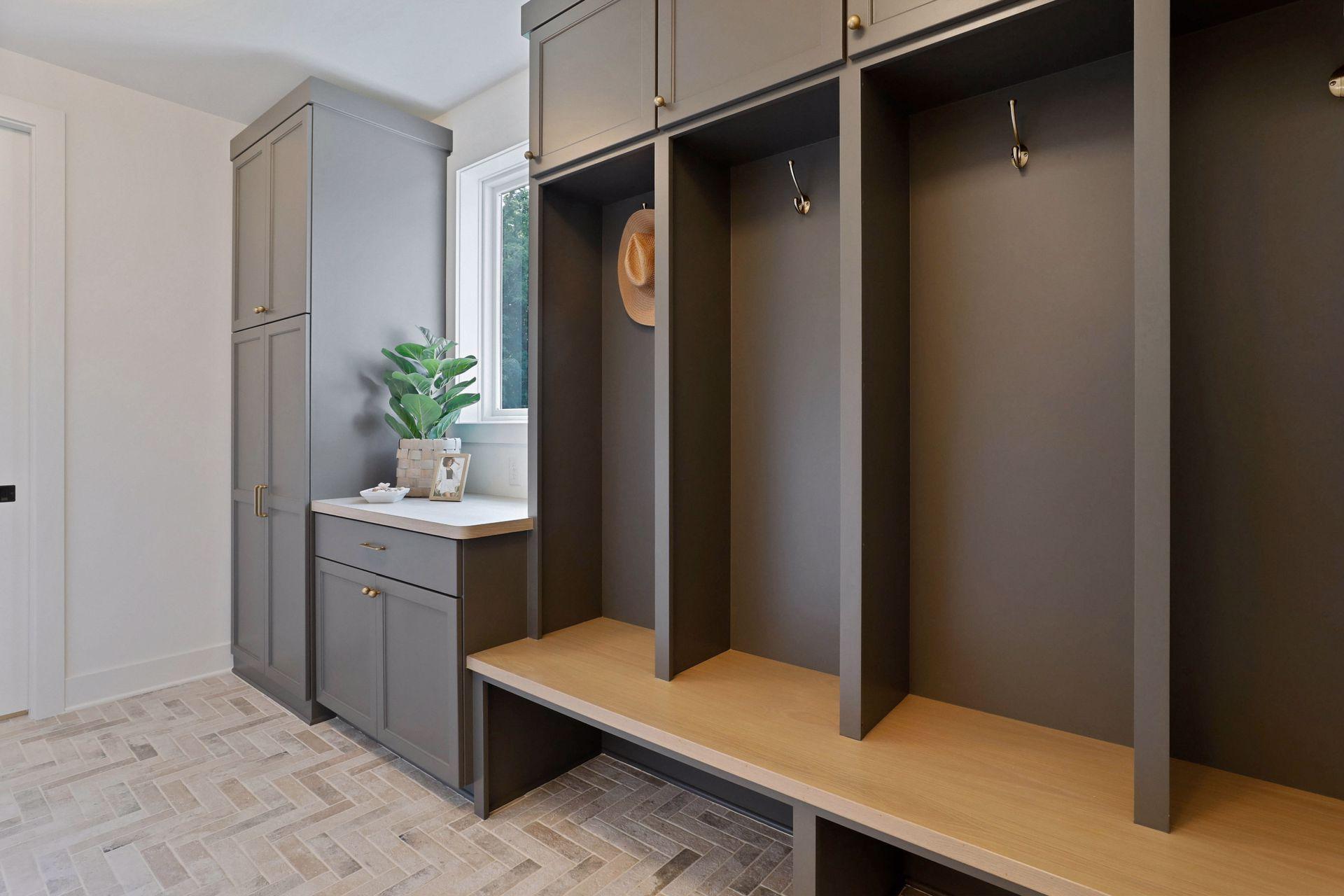 3525 Montgomerie Avenue