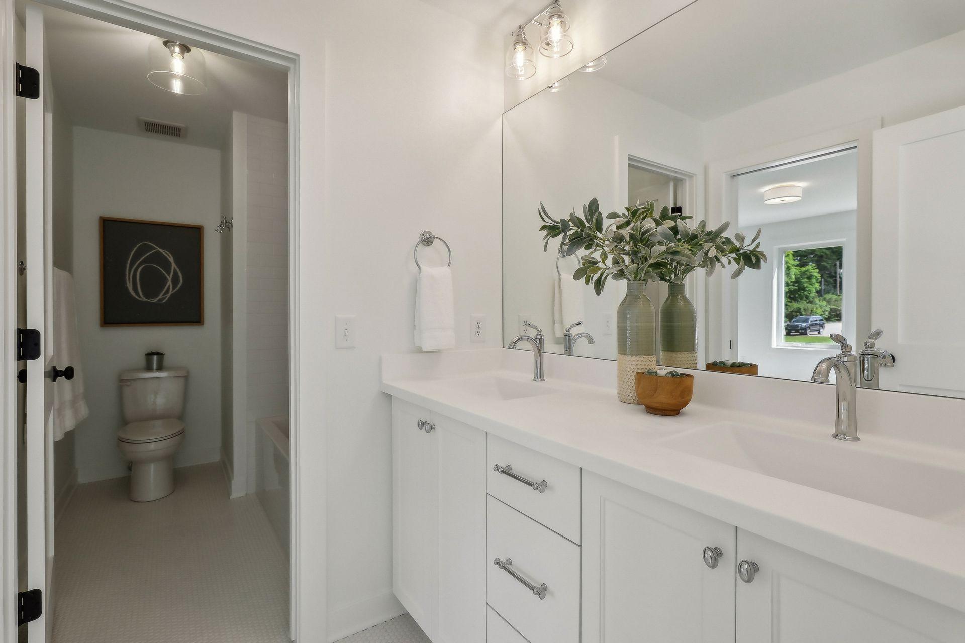 3525 Montgomerie Avenue