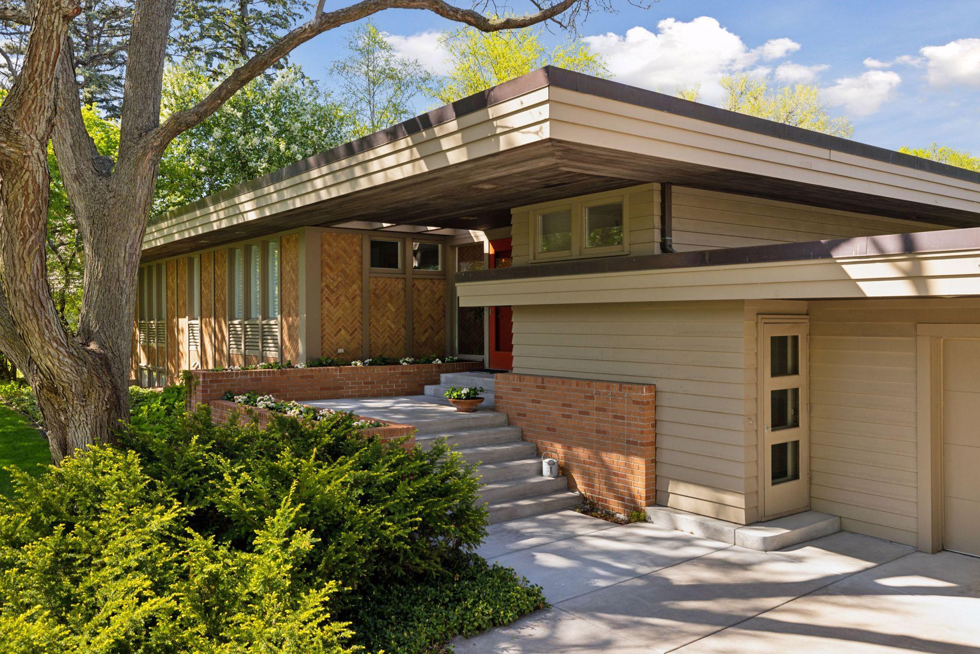 4801 E Sunnyslope Road