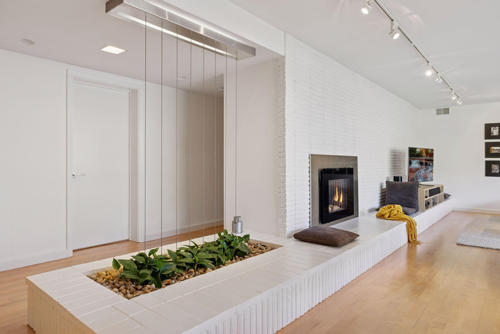 4801 E Sunnyslope Road