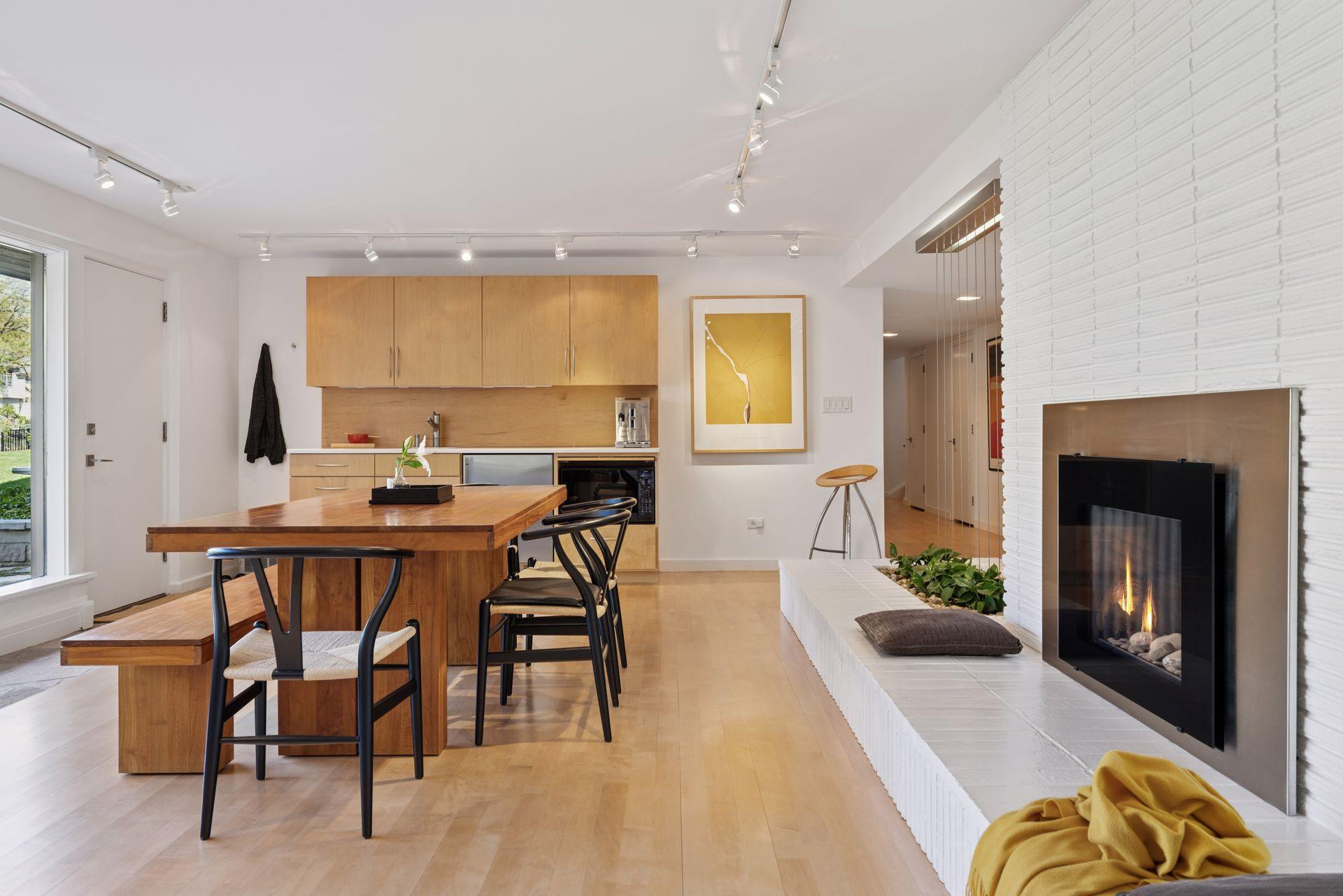 4801 E Sunnyslope Road