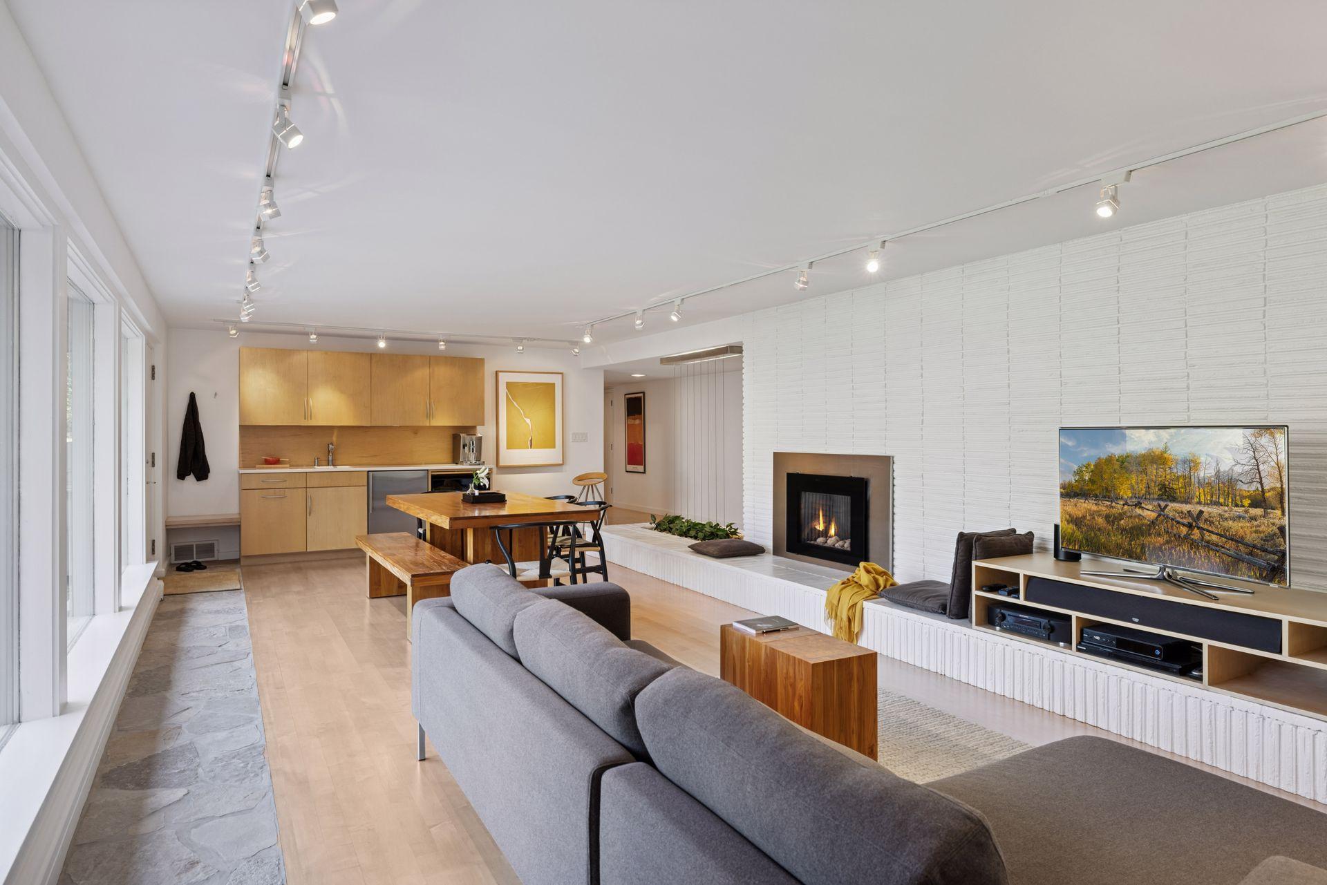 4801 E Sunnyslope Road