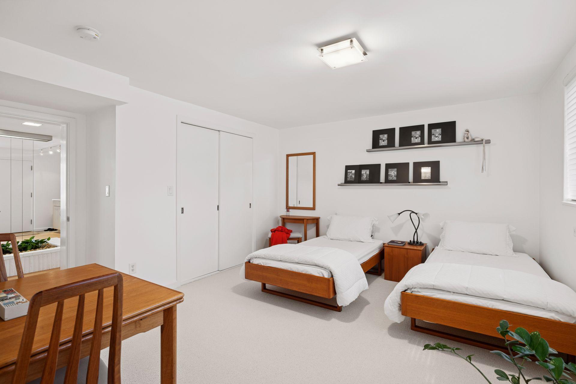 4801 E Sunnyslope Road