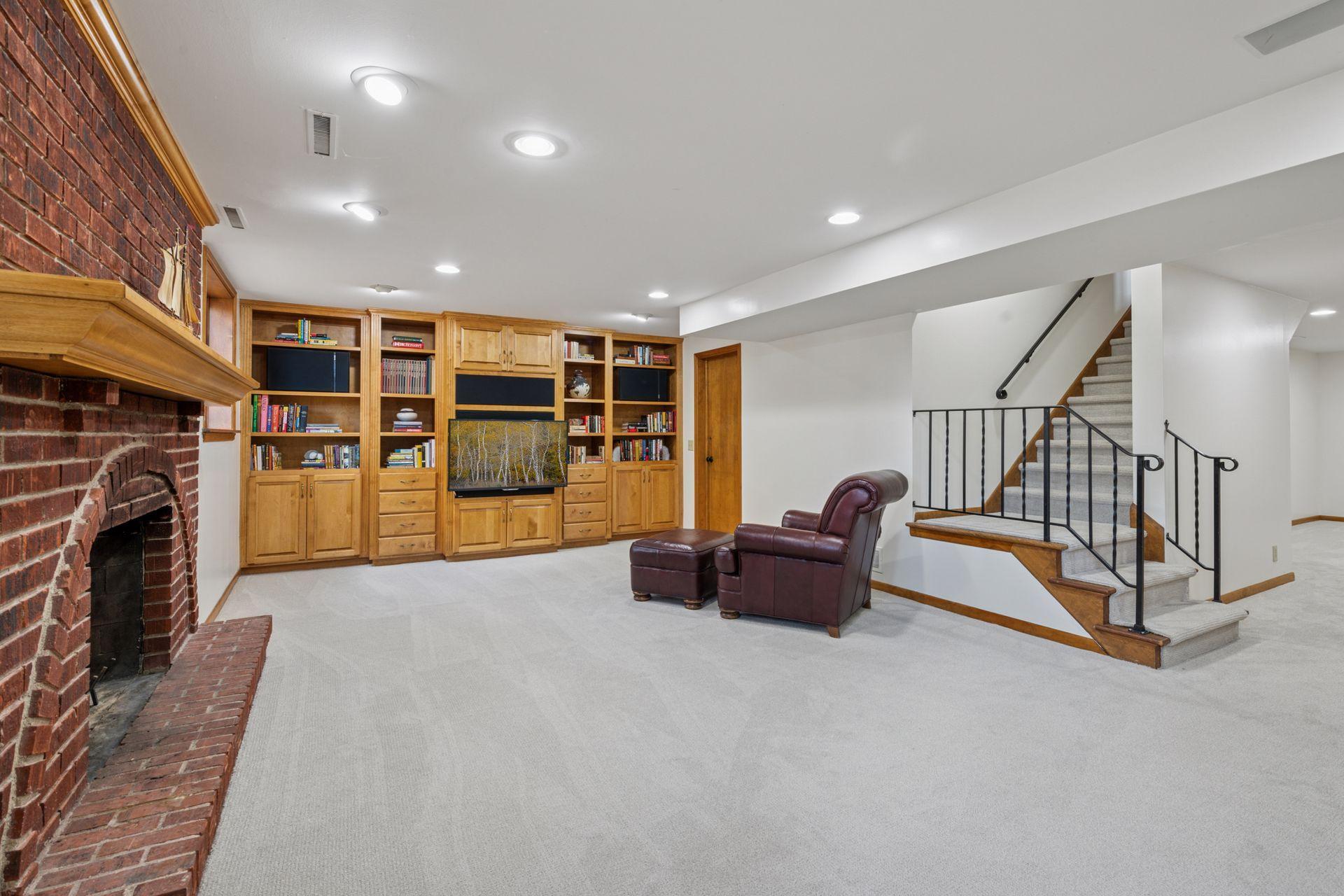 5405 Highwood Drive W