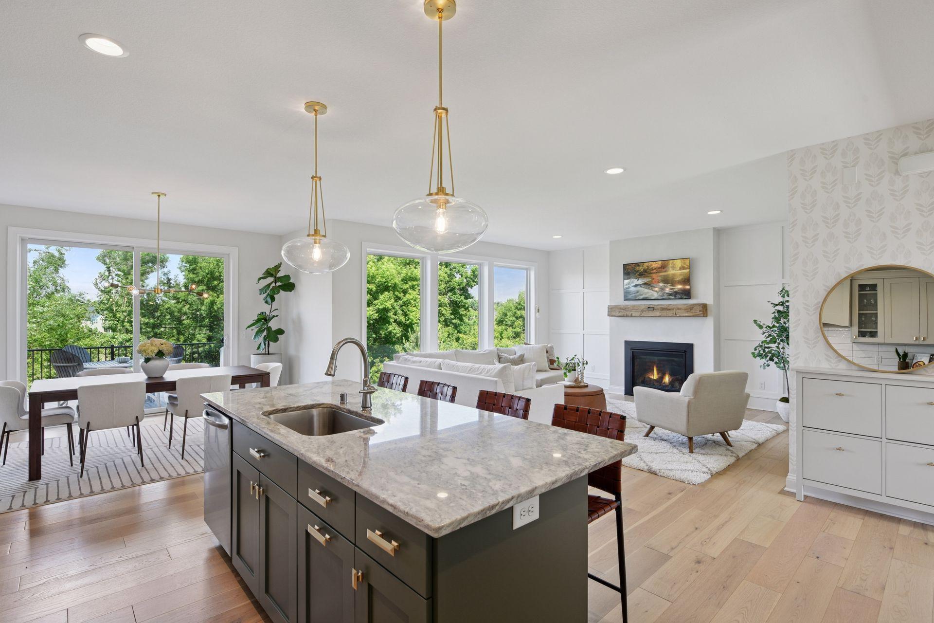9082 Lakeside Drive