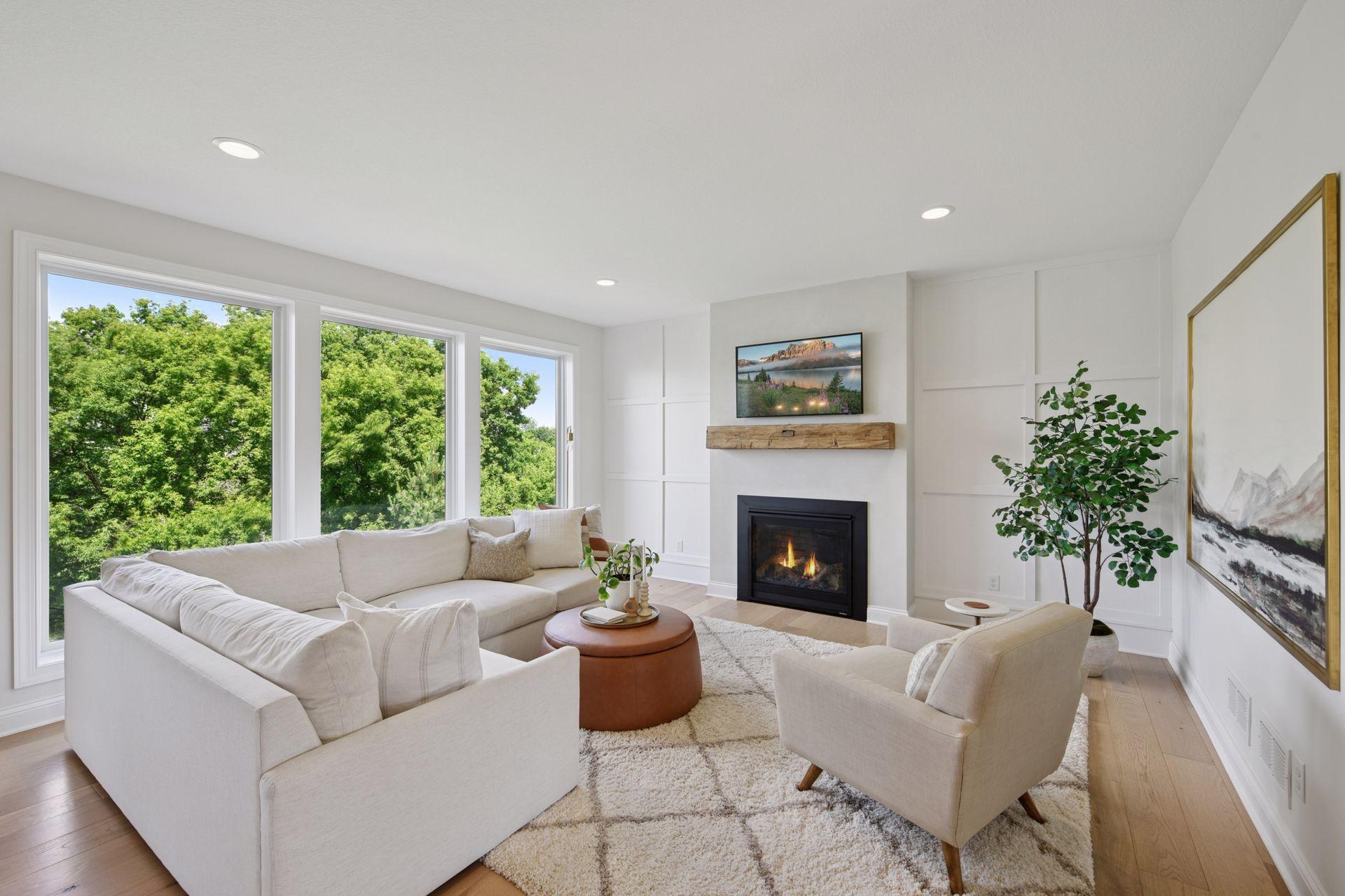 9082 Lakeside Drive
