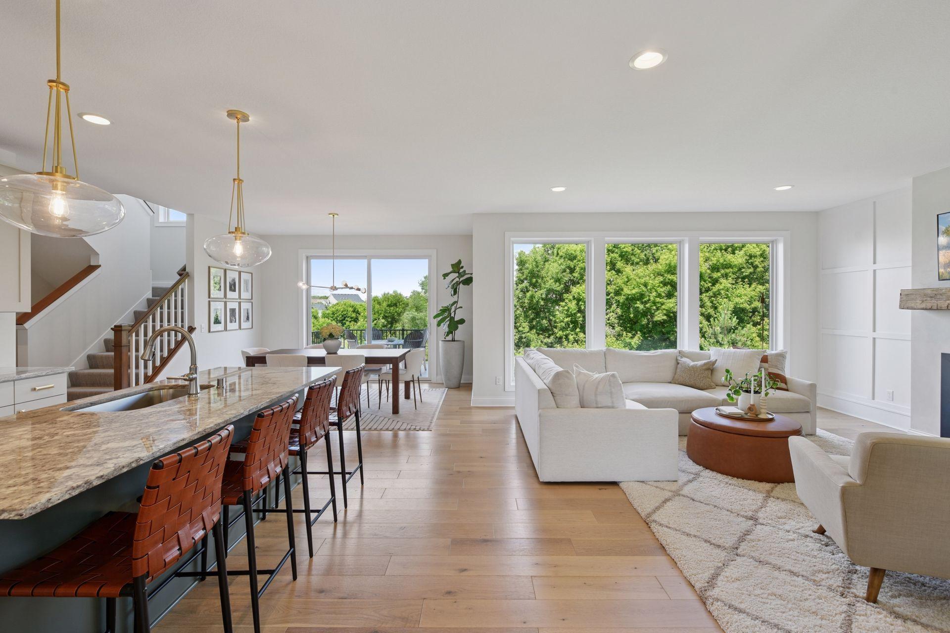 9082 Lakeside Drive