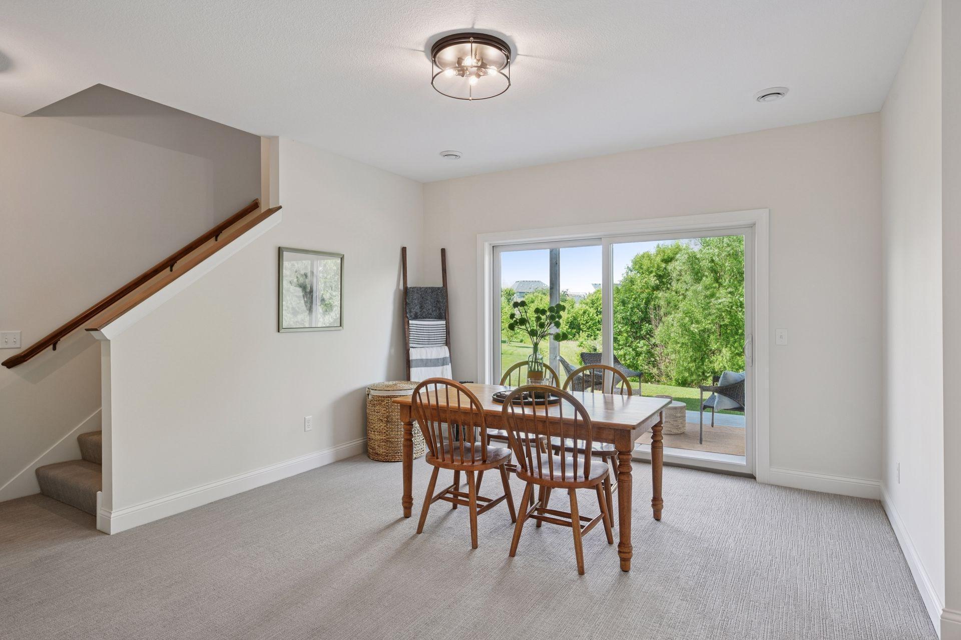 9082 Lakeside Drive