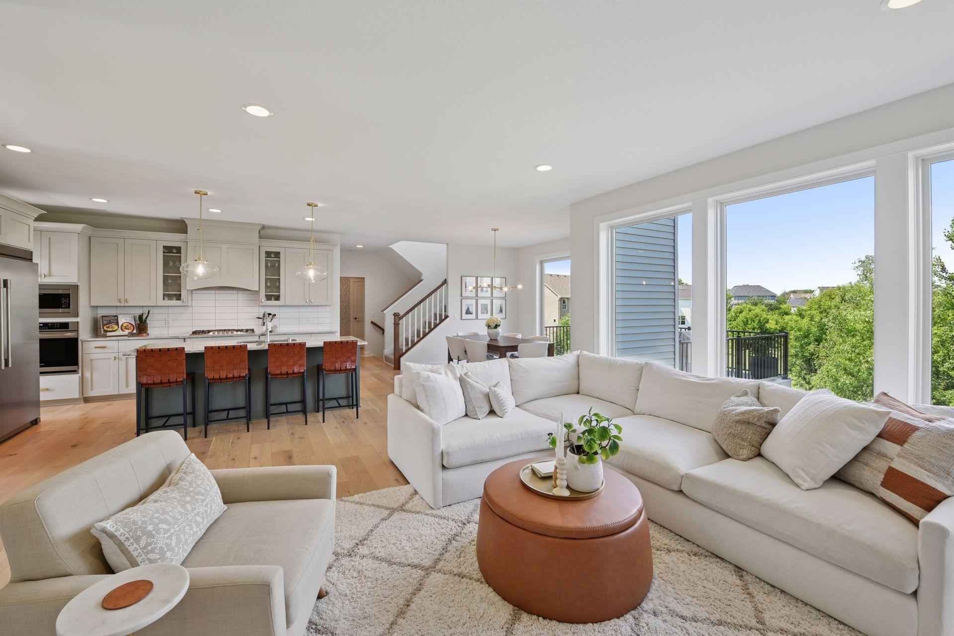 9082 Lakeside Drive