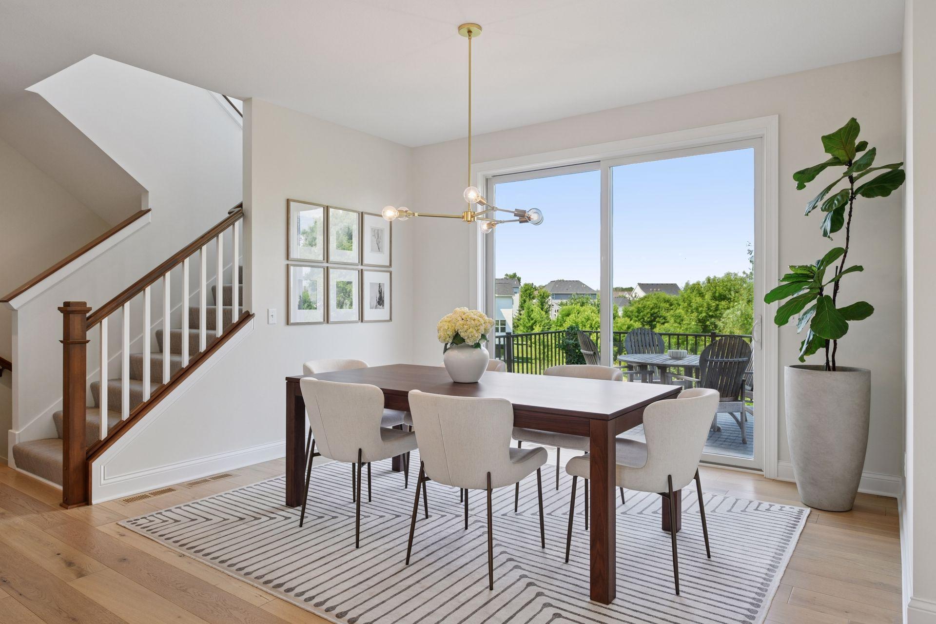 9082 Lakeside Drive