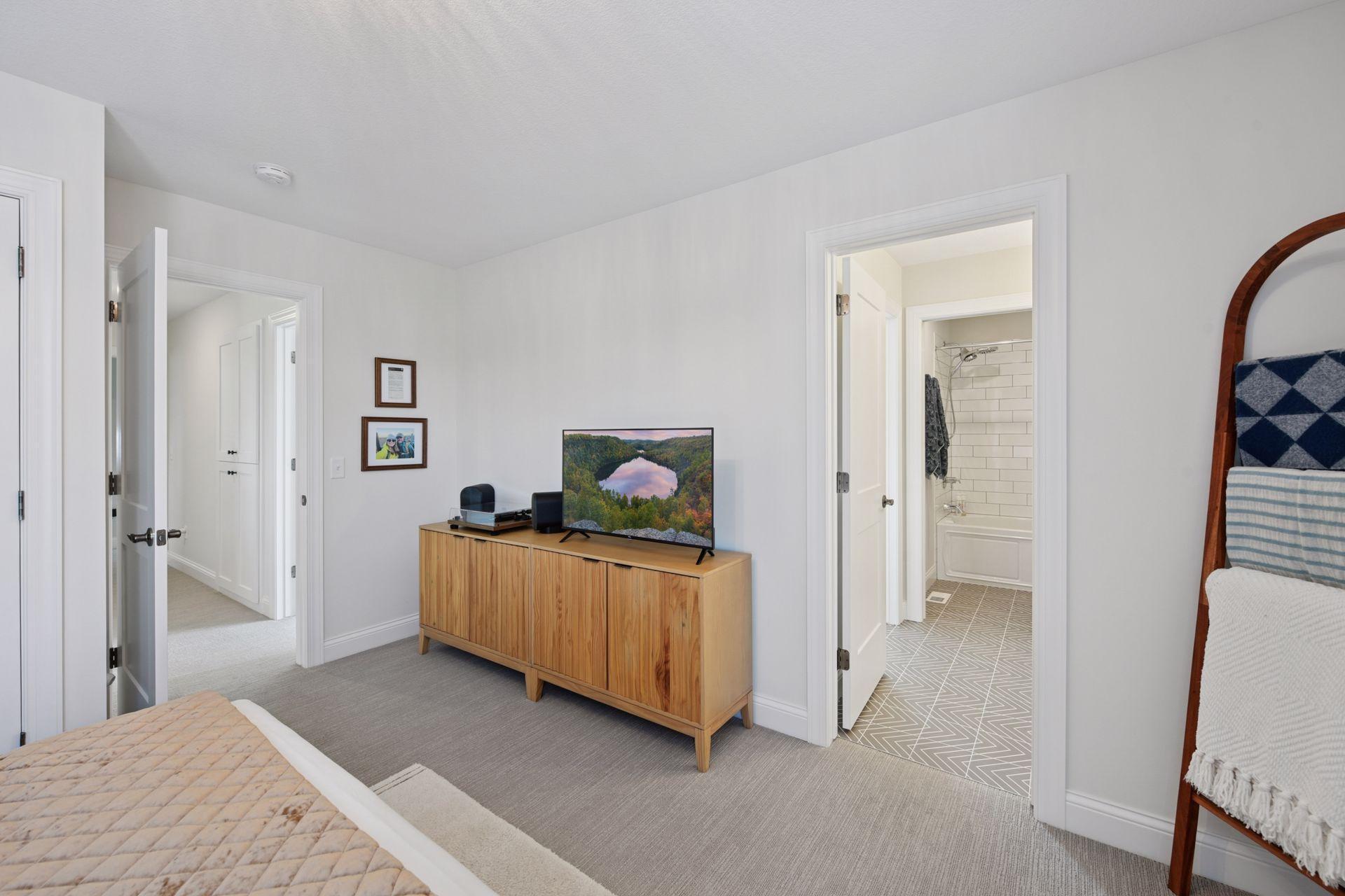 9082 Lakeside Drive