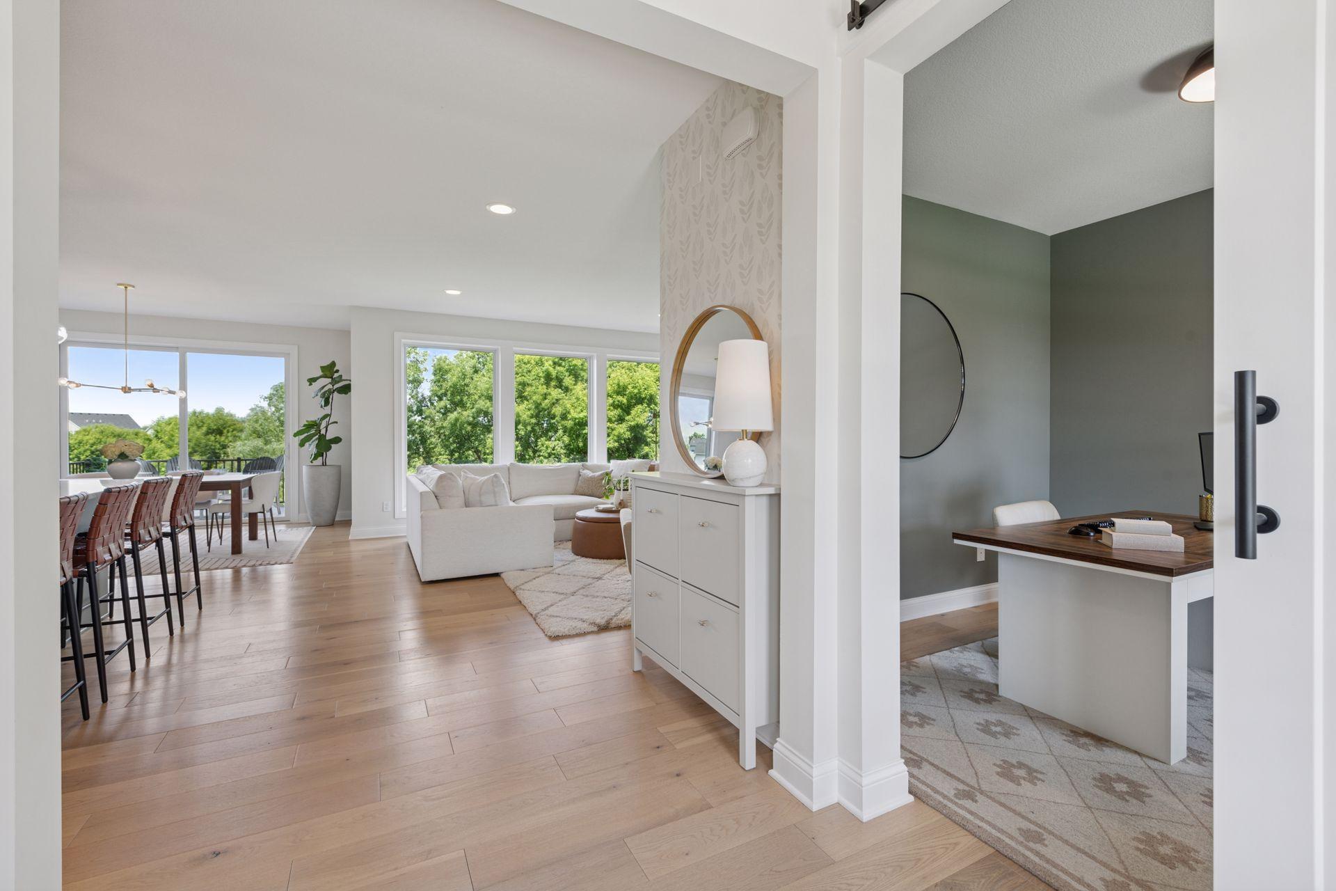 9082 Lakeside Drive
