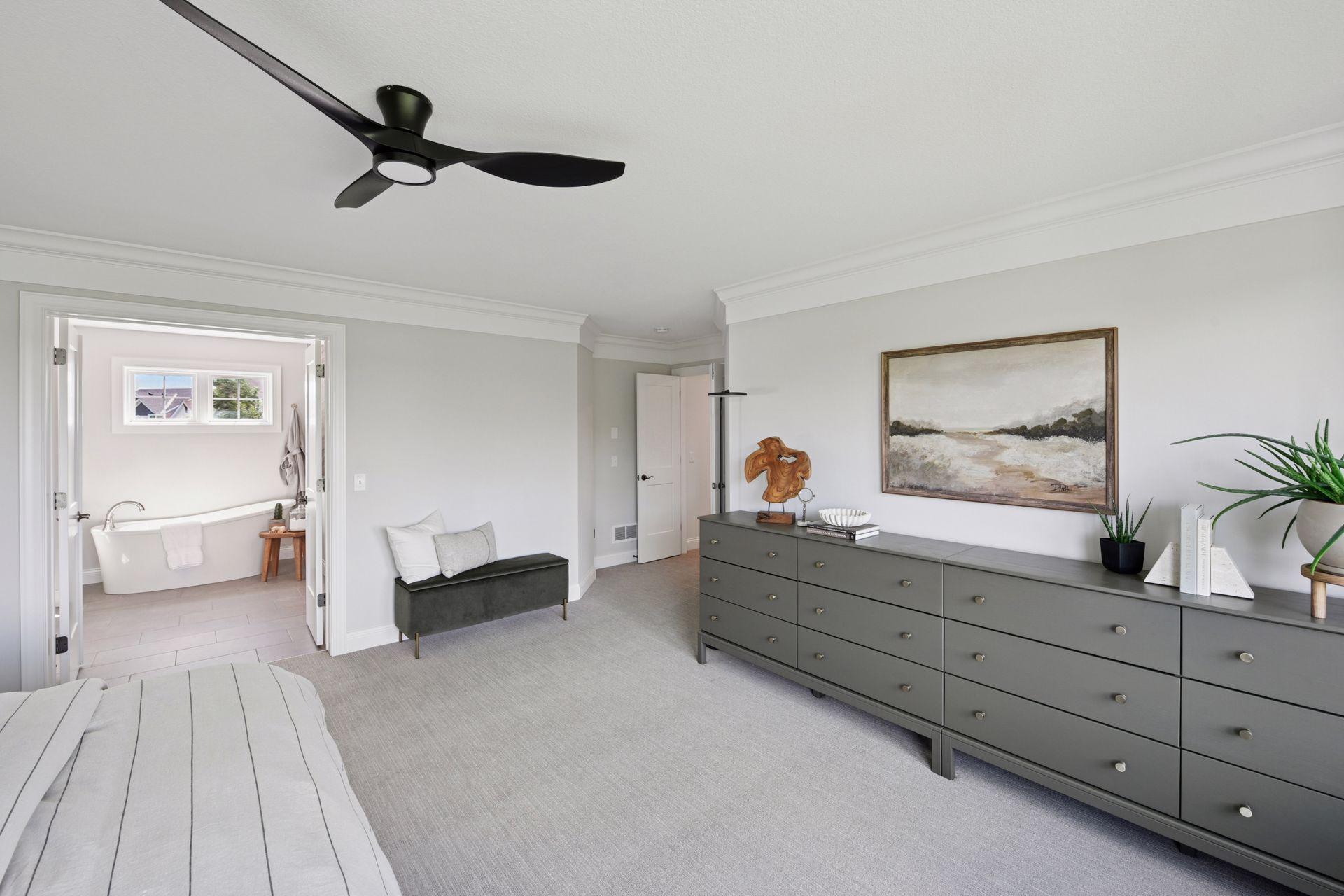 9082 Lakeside Drive
