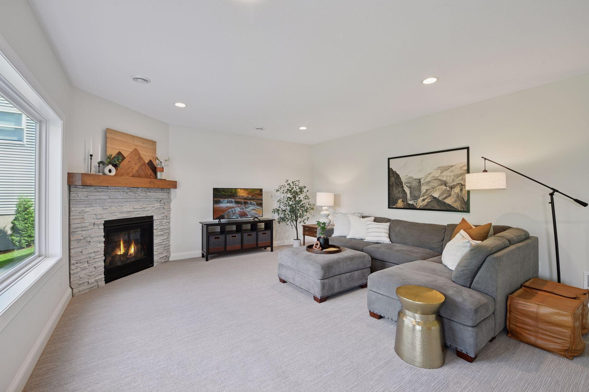 9082 Lakeside Drive