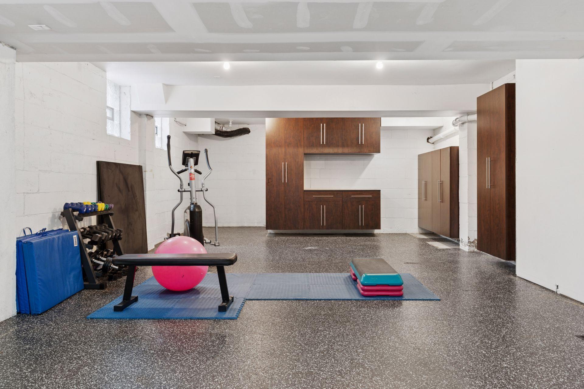 341 Westwood Drive N